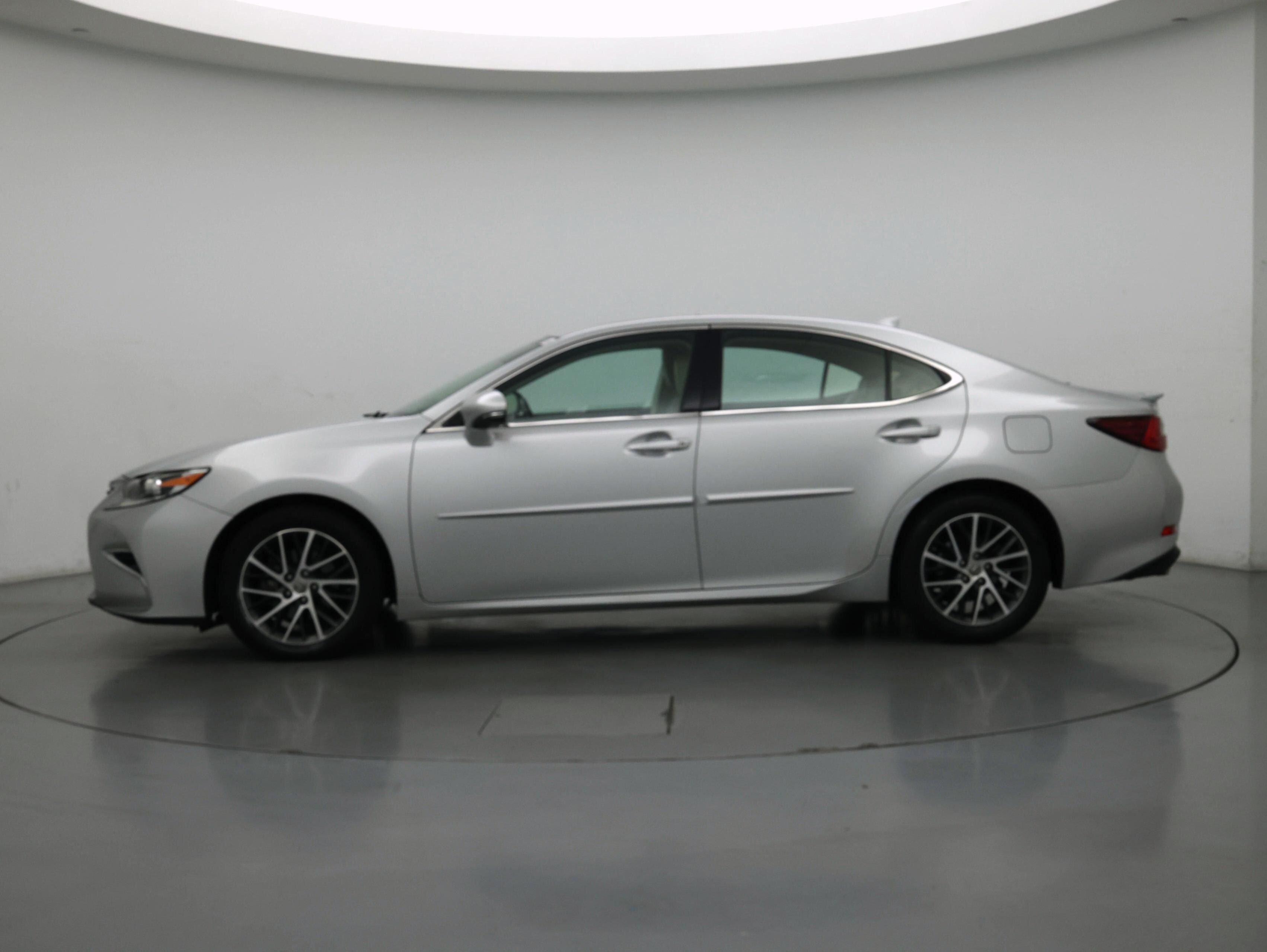 Thumbnail: 2017 Lexus ES - 3