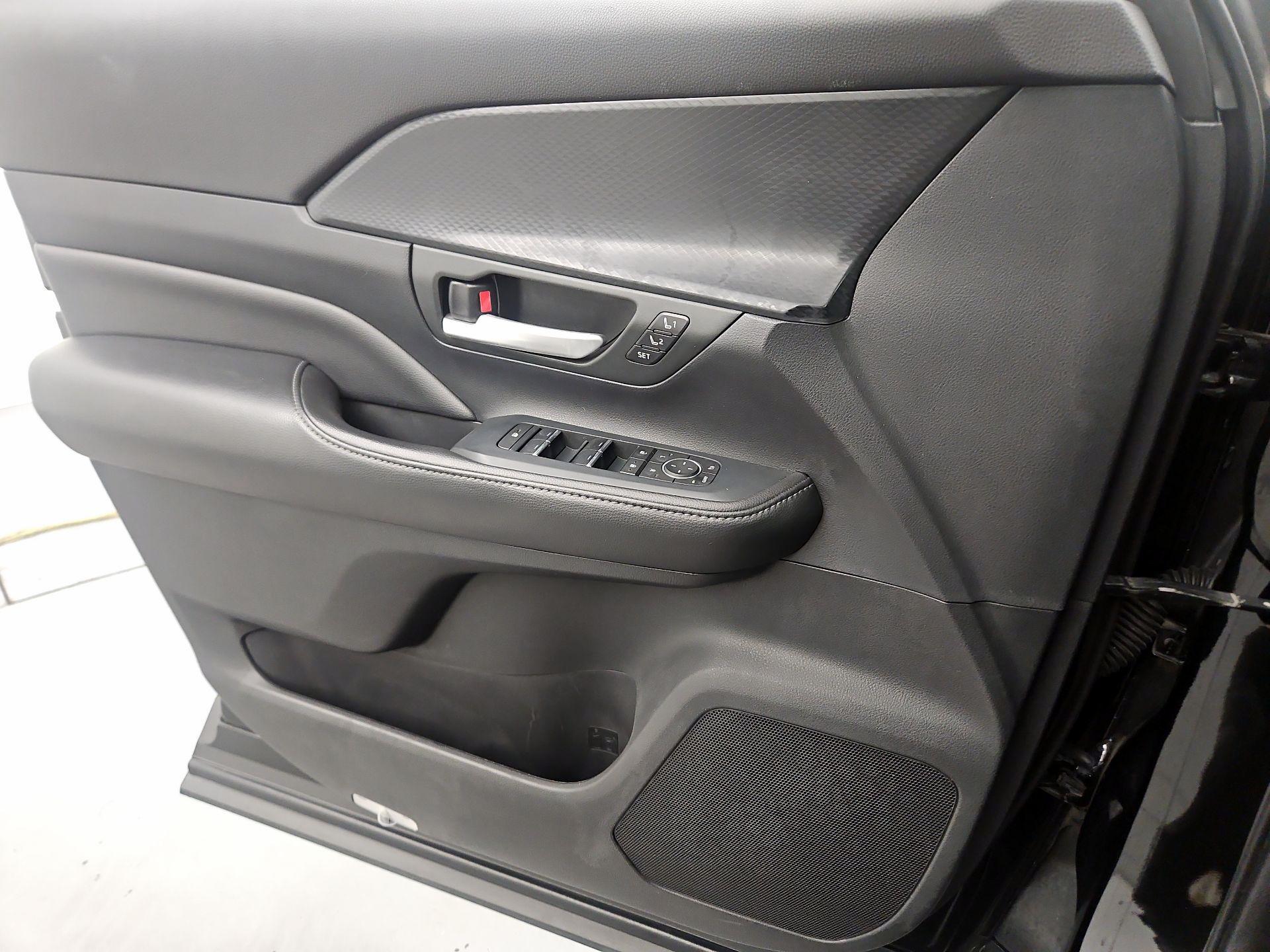 Thumbnail: 2024 Toyota Highlander - 12