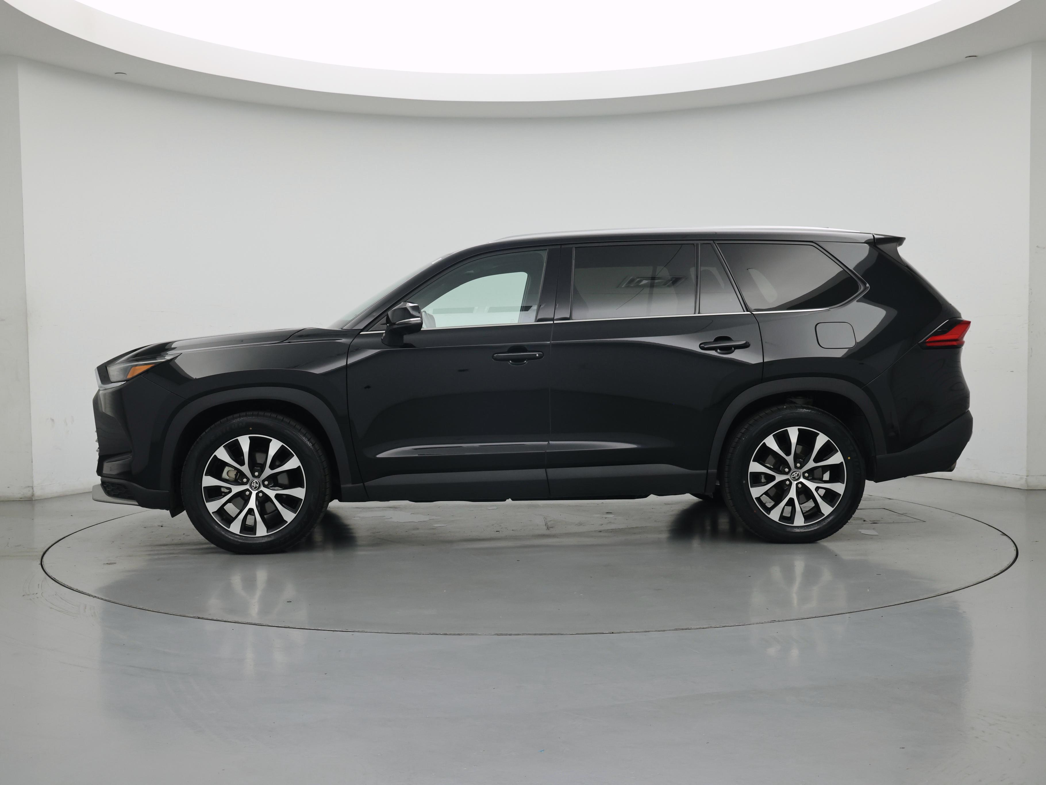 Thumbnail: 2024 Toyota Highlander - 3