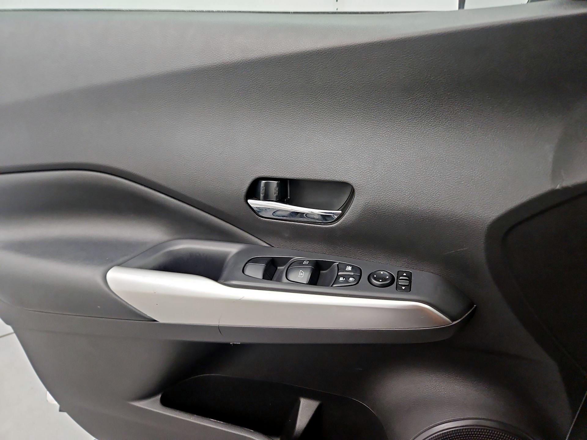 Thumbnail: 2020 Nissan Kicks - 12