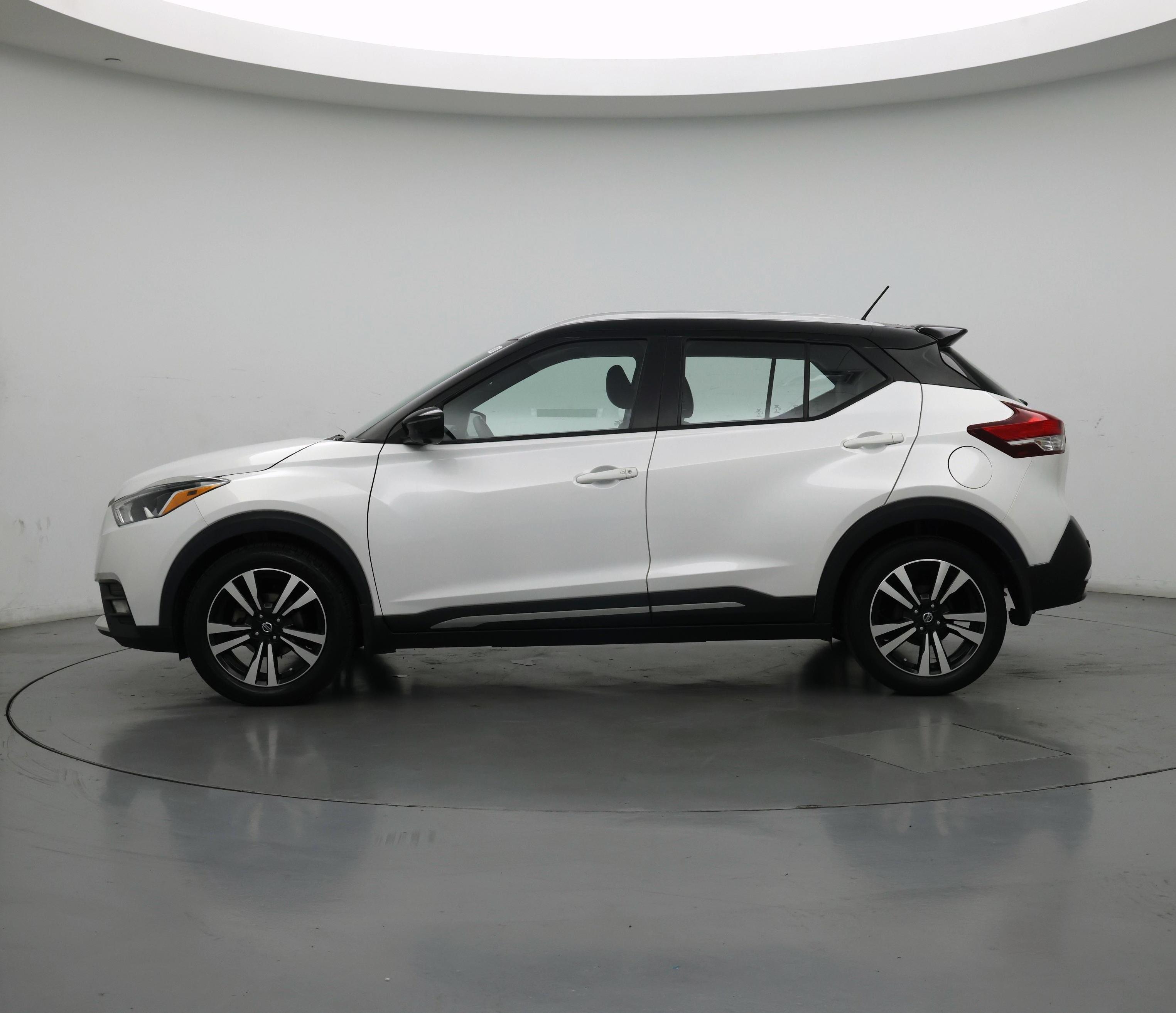 Thumbnail: 2020 Nissan Kicks - 3