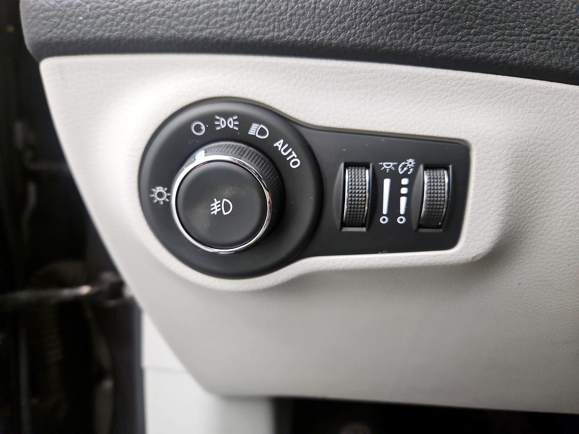Thumbnail: 2018 Jeep Compass - 13