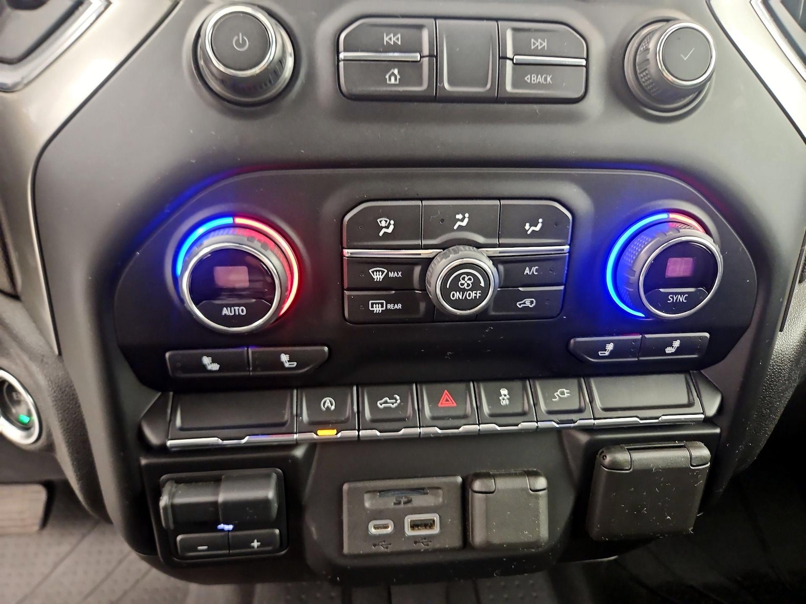 2021 Chevrolet Silverado 1500 LT - Photo 16