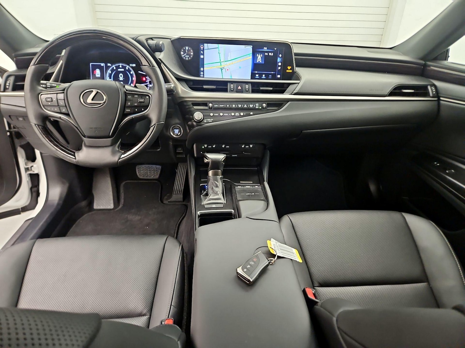 2021 Lexus ES 350 - Photo 10