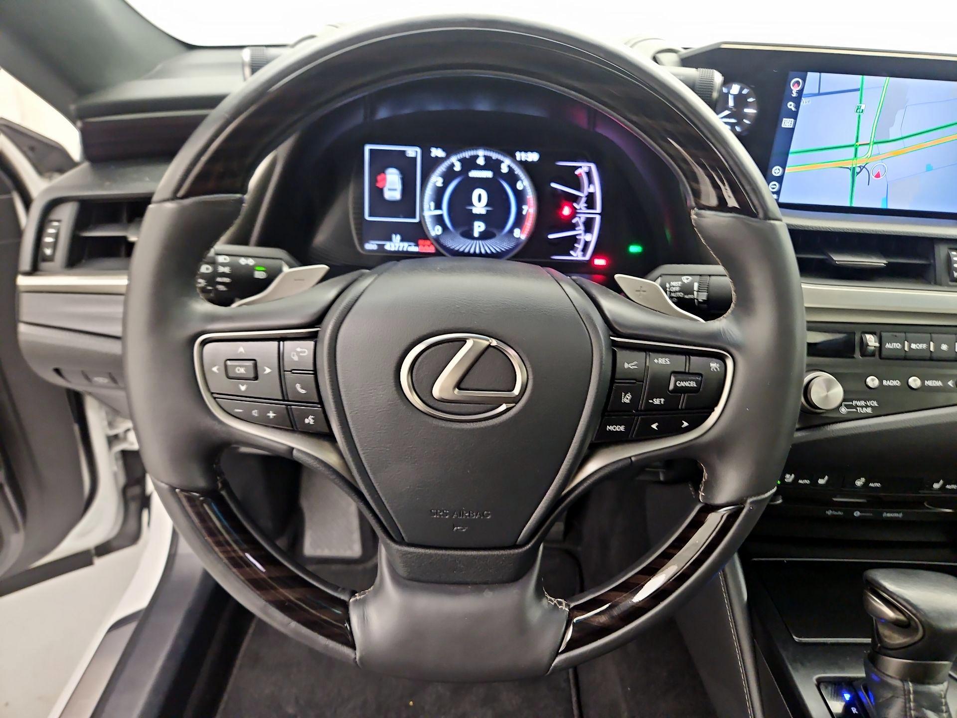 Thumbnail: 2021 Lexus ES - 10