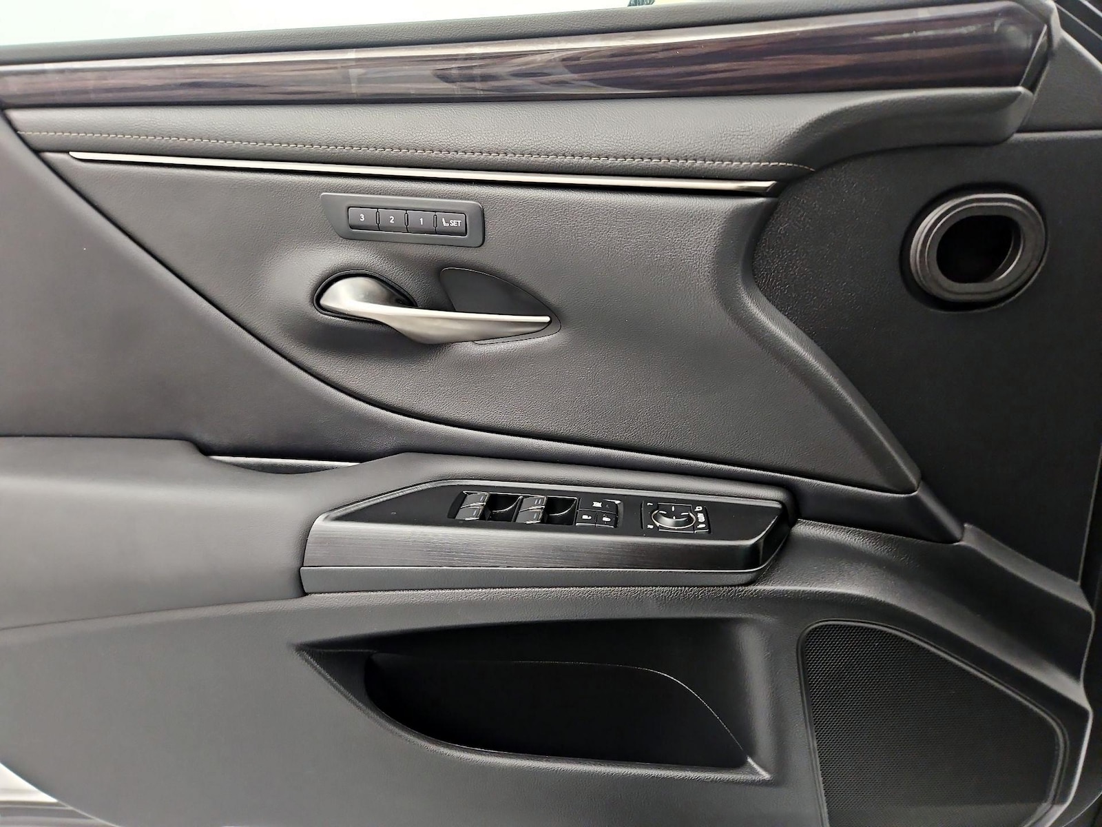 2021 Lexus ES 350 - Photo 13