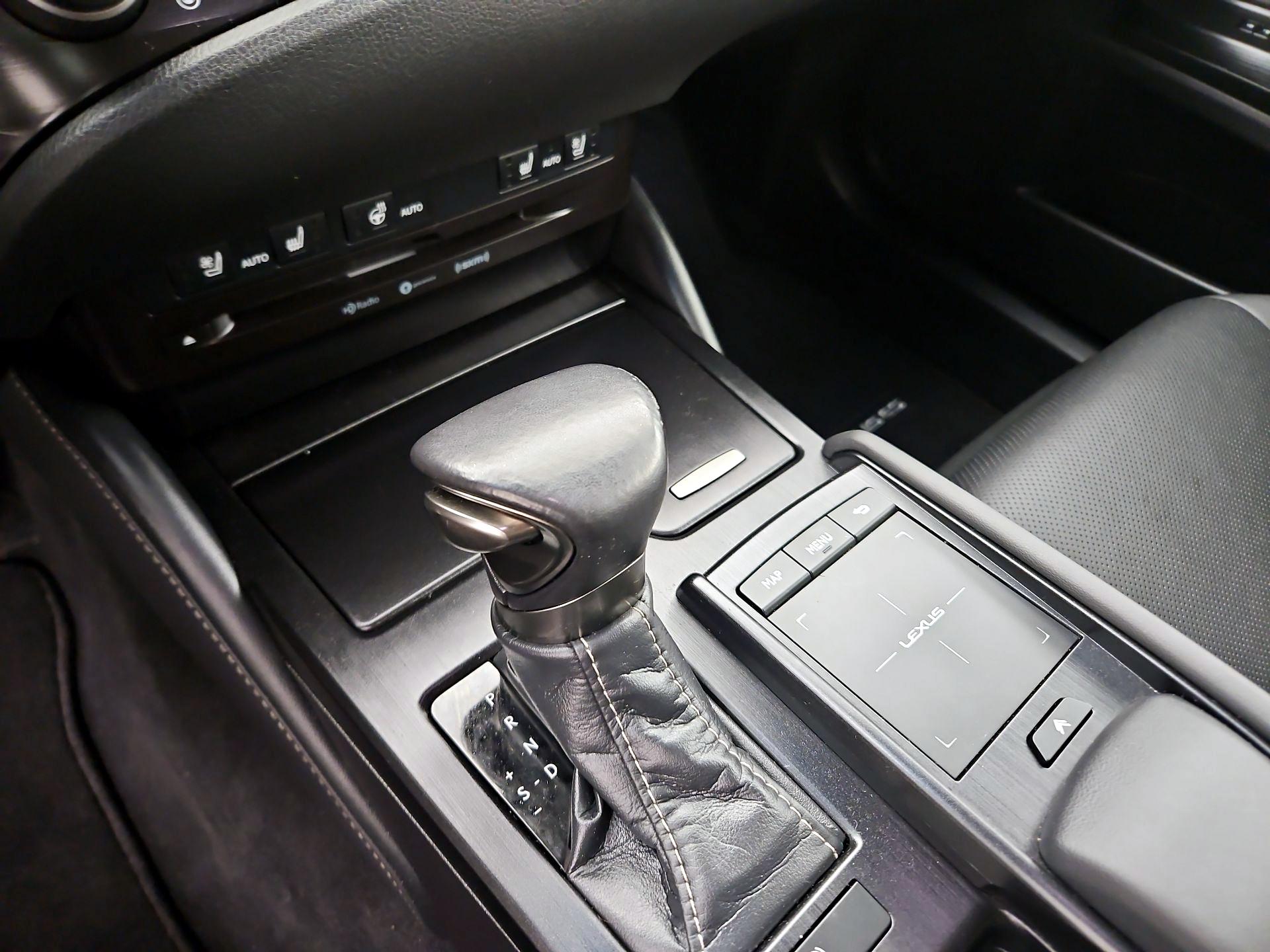 Thumbnail: 2021 Lexus ES - 17
