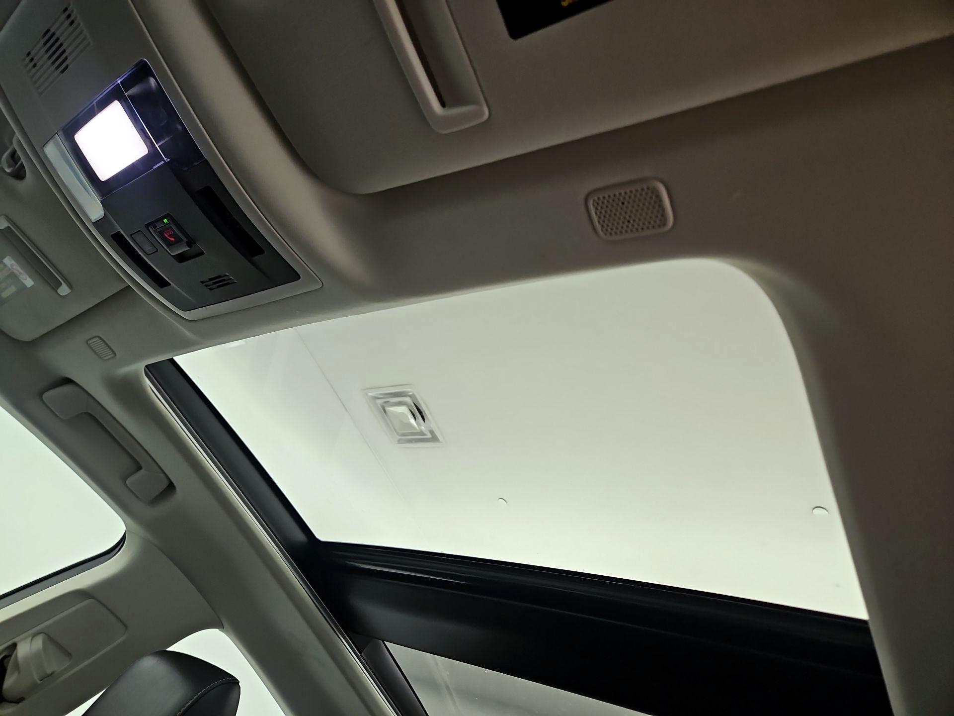 Thumbnail: 2021 Lexus ES - 18