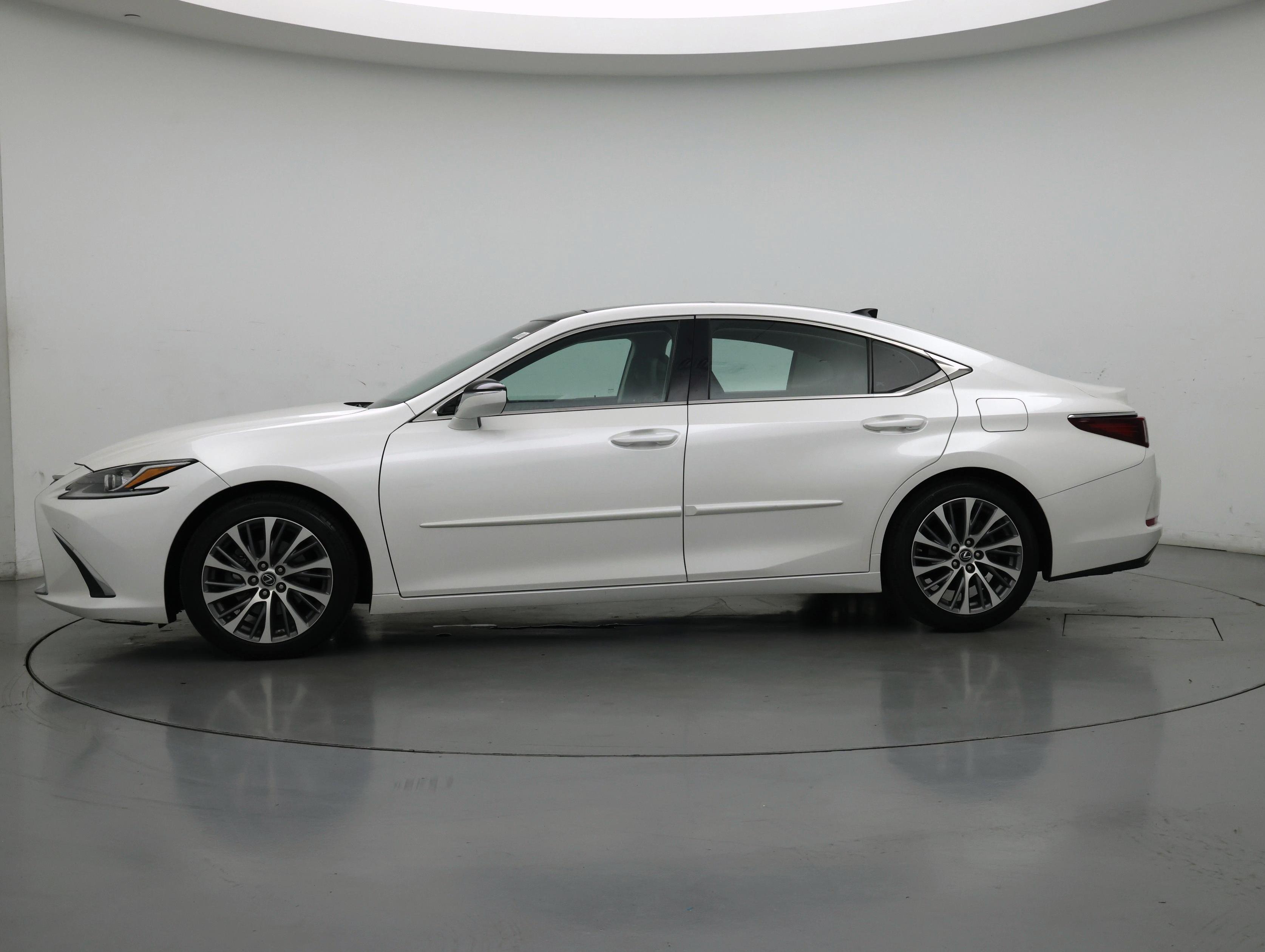 Thumbnail: 2021 Lexus ES - 3