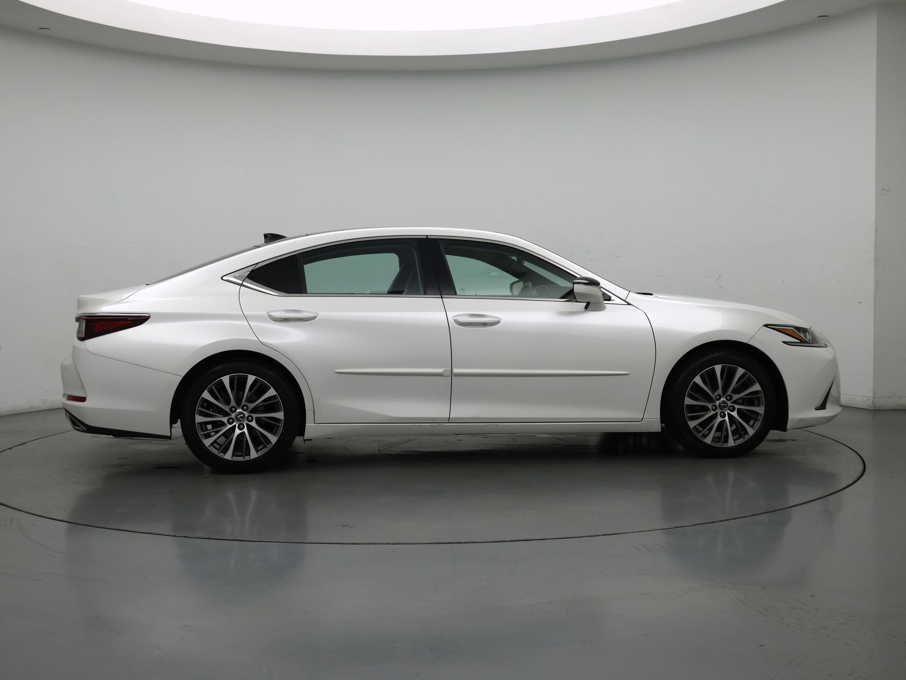 Thumbnail: 2021 Lexus ES - 7