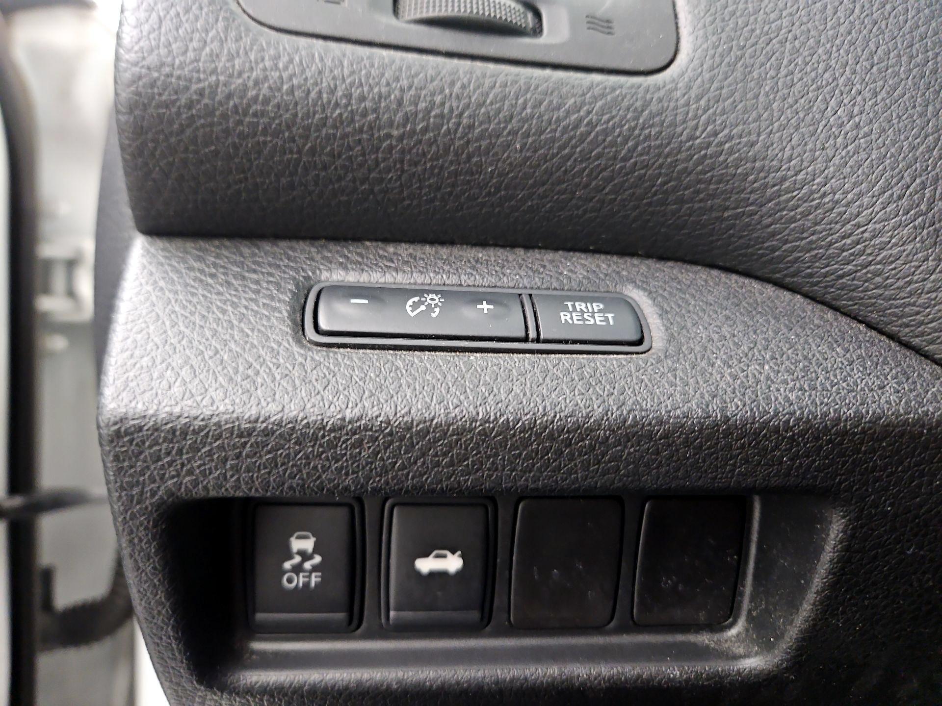 Thumbnail: 2015 Nissan Altima - 11