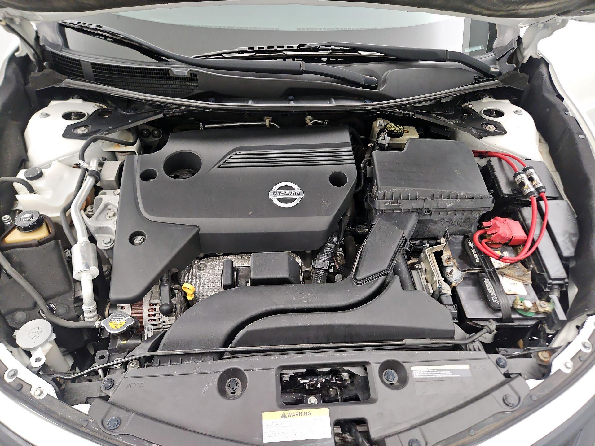 Thumbnail: 2015 Nissan Altima - 18