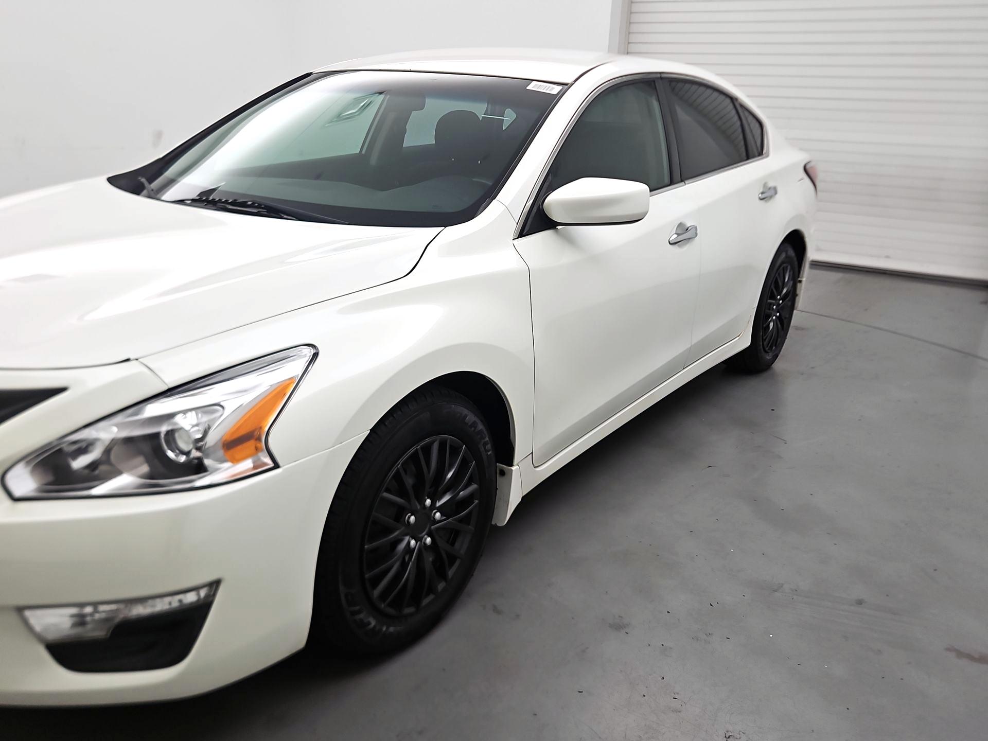 Thumbnail: 2015 Nissan Altima - 3