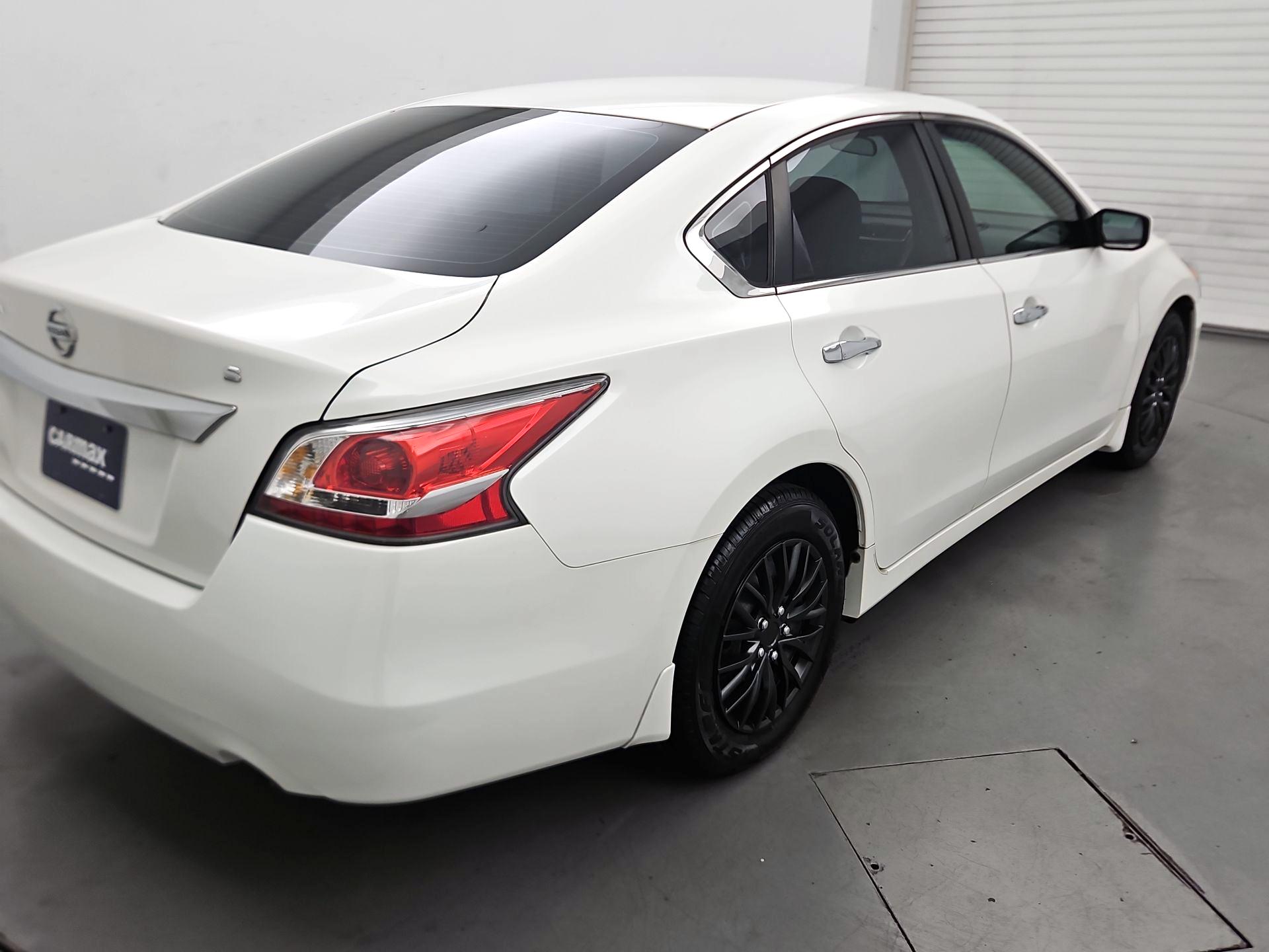 Thumbnail: 2015 Nissan Altima - 5