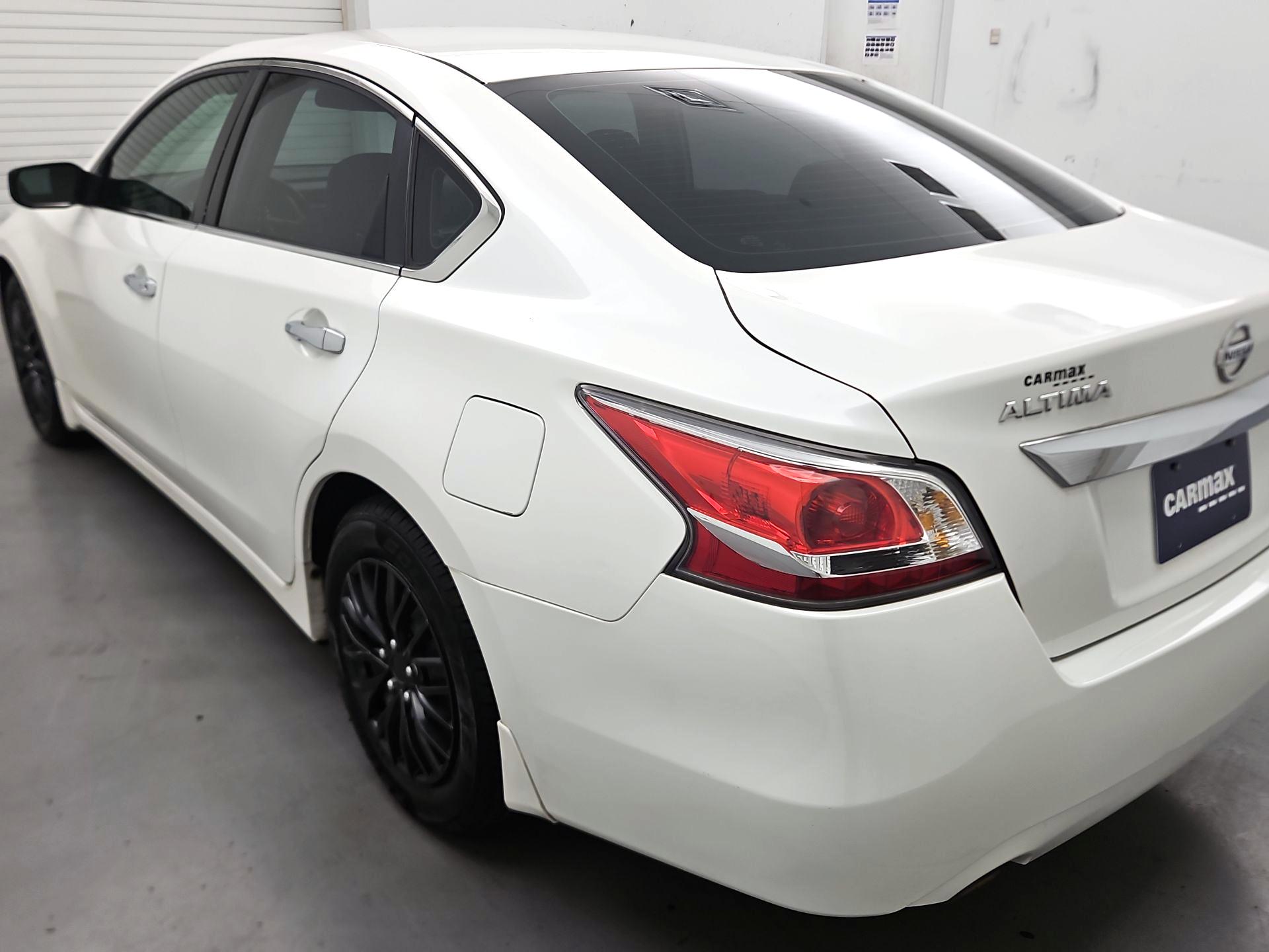 Thumbnail: 2015 Nissan Altima - 7