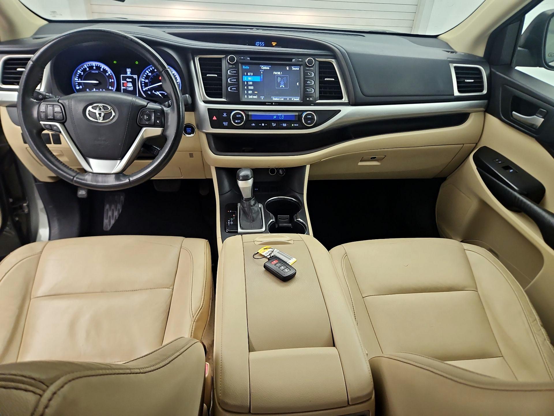 Thumbnail: 2015 Toyota Highlander - 9
