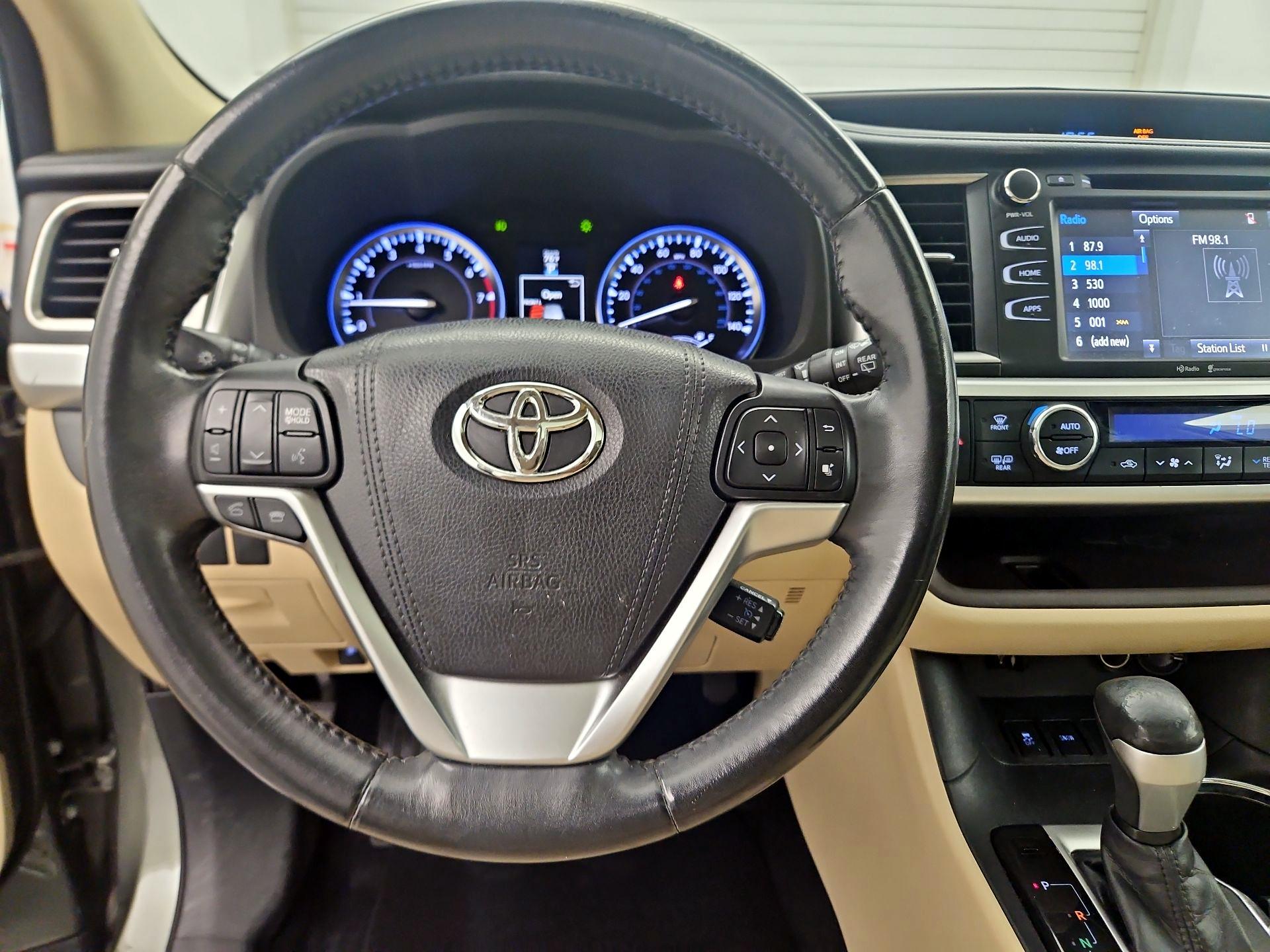 Thumbnail: 2015 Toyota Highlander - 10