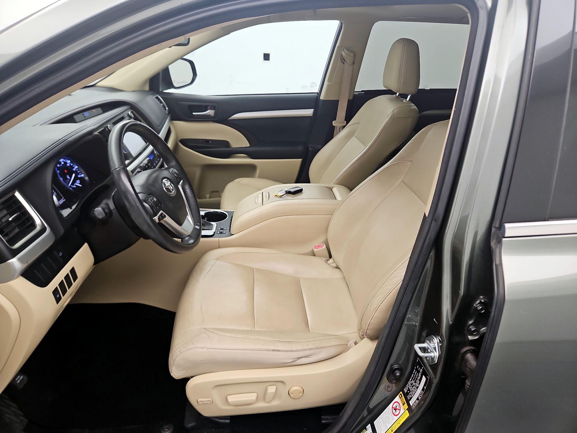 Thumbnail: 2015 Toyota Highlander - 11