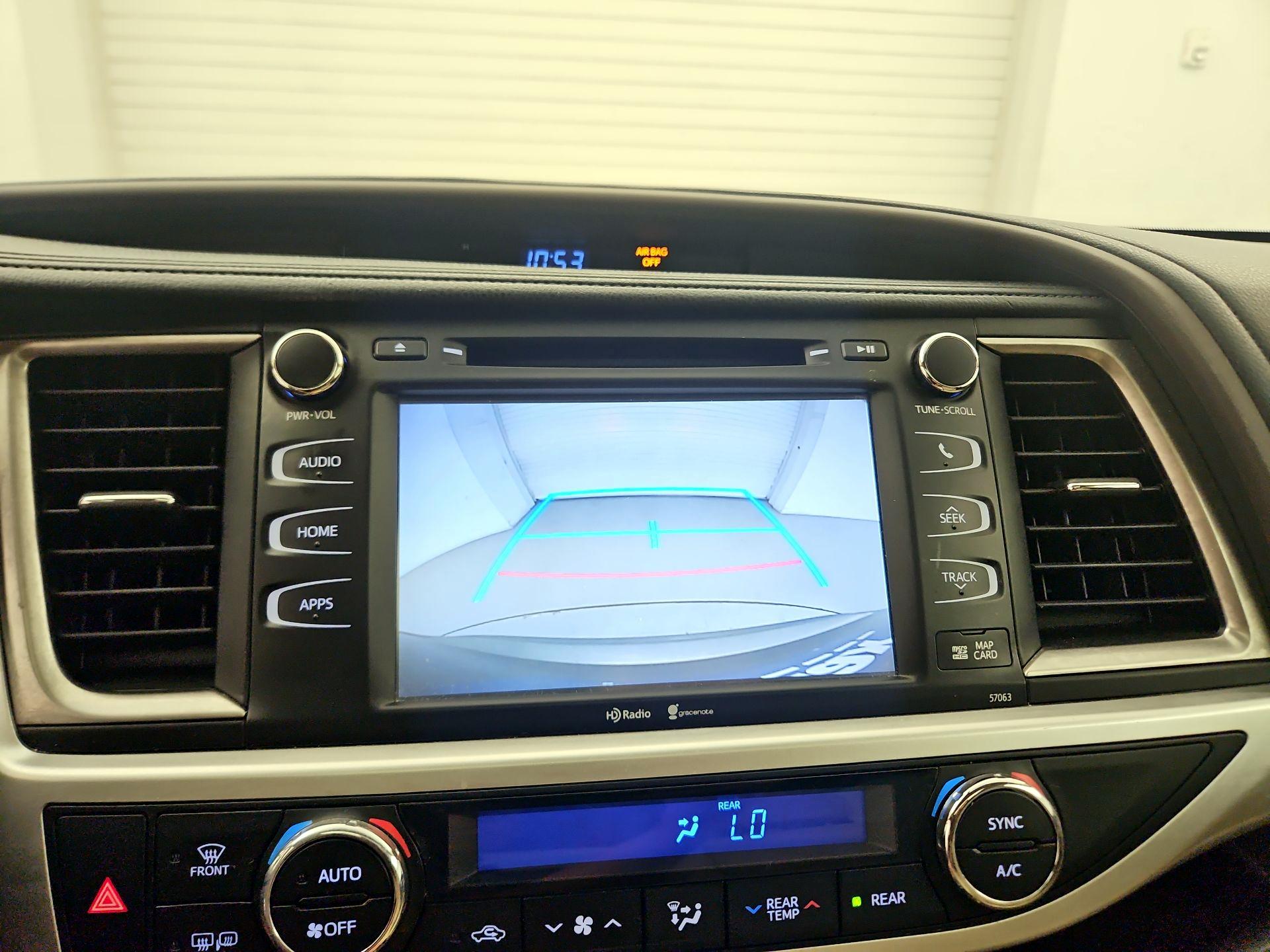 Thumbnail: 2015 Toyota Highlander - 14