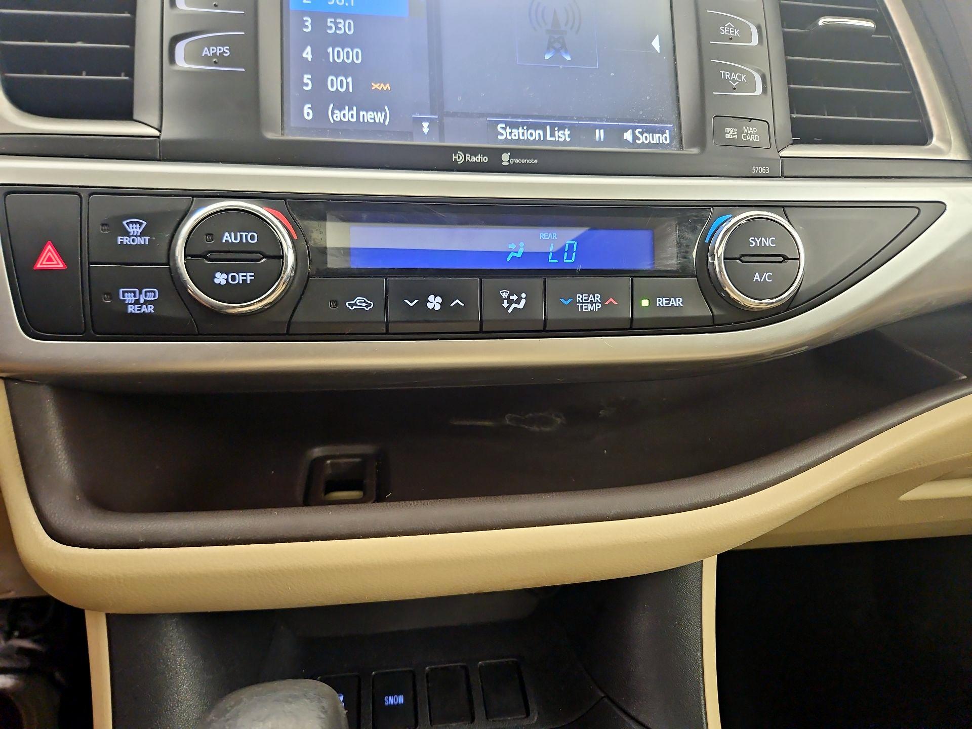 Thumbnail: 2015 Toyota Highlander - 16