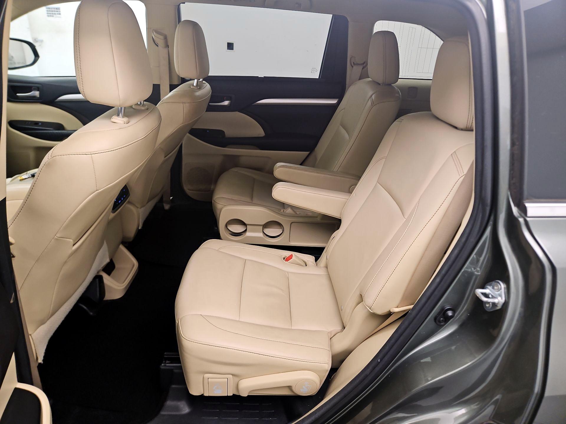 Thumbnail: 2015 Toyota Highlander - 19