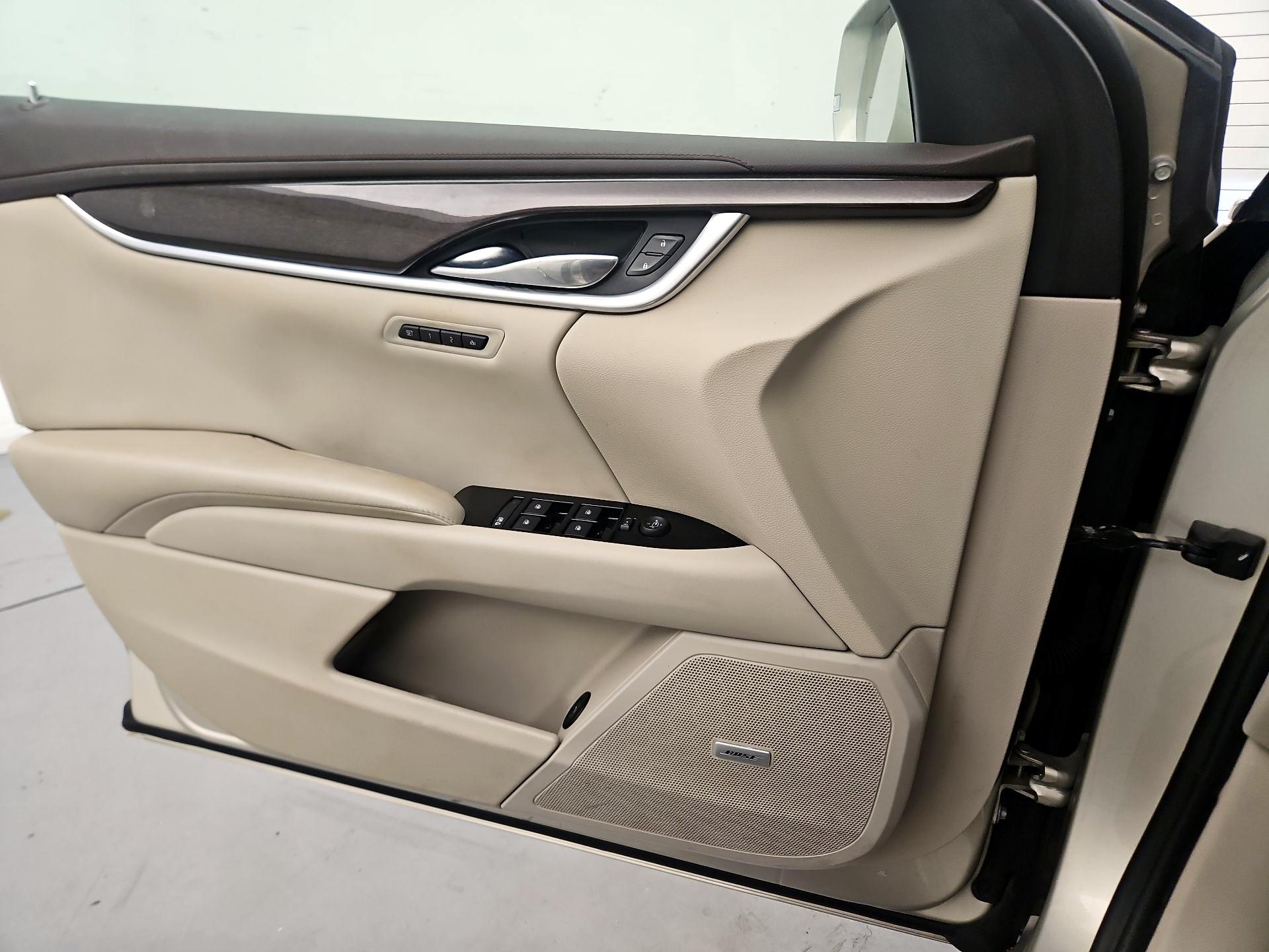 Thumbnail: 2015 Cadillac XTS - 10