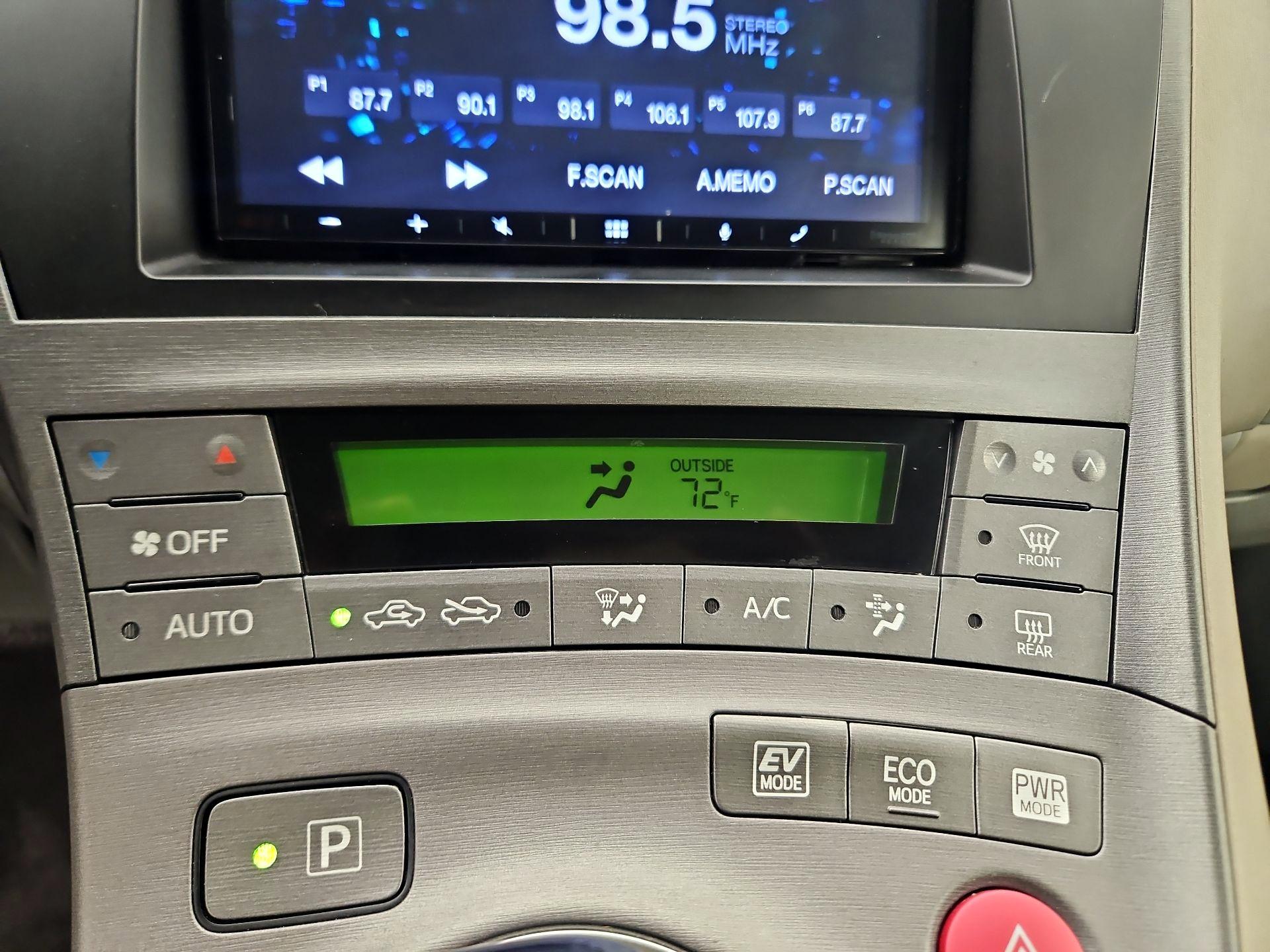 Thumbnail: 2015 Toyota Prius - 14