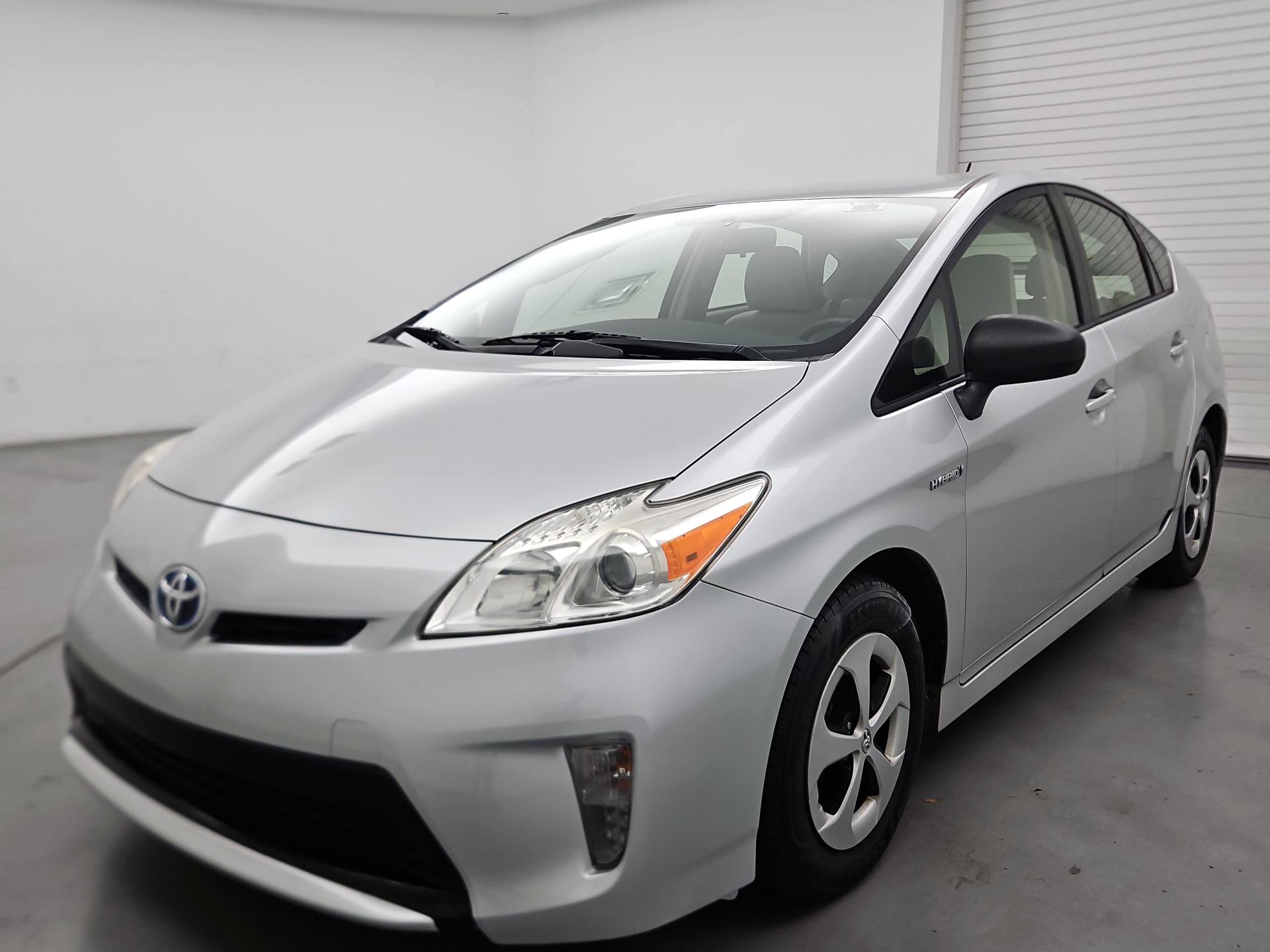 Thumbnail: 2015 Toyota Prius - 3