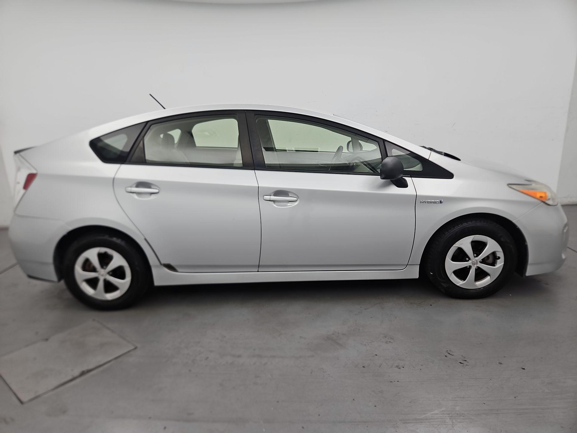 Thumbnail: 2015 Toyota Prius - 4