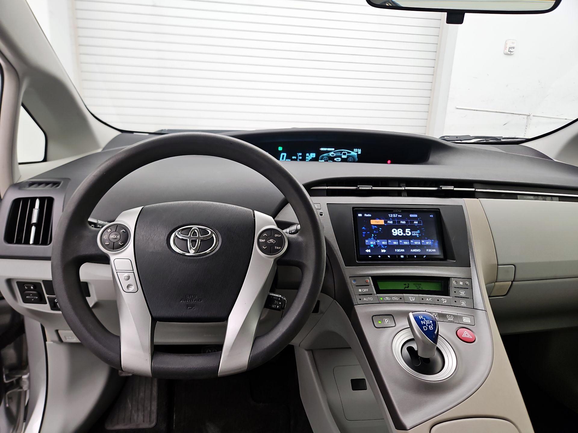 Thumbnail: 2015 Toyota Prius - 8