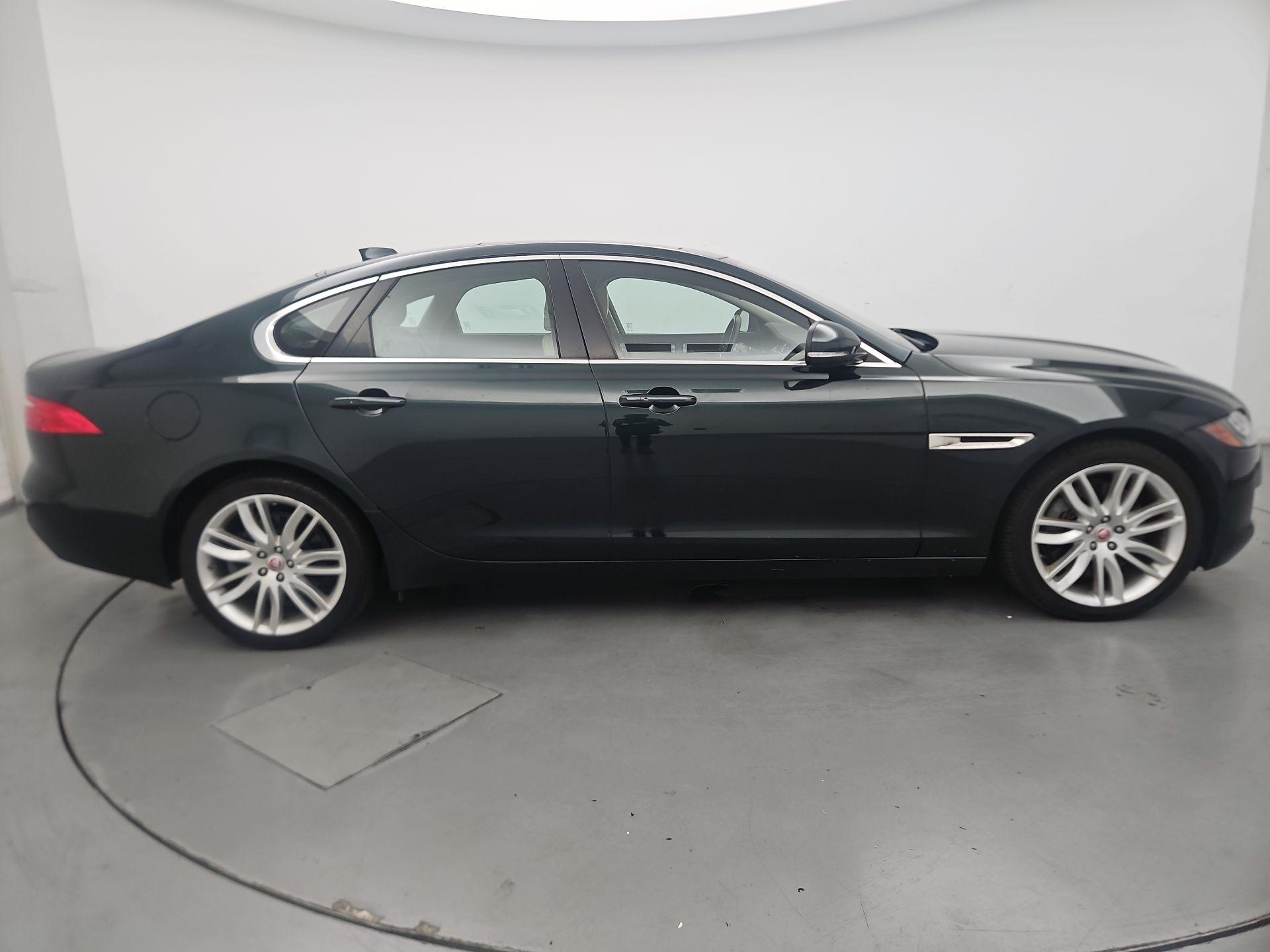 Thumbnail: 2017 Jaguar XF - 4