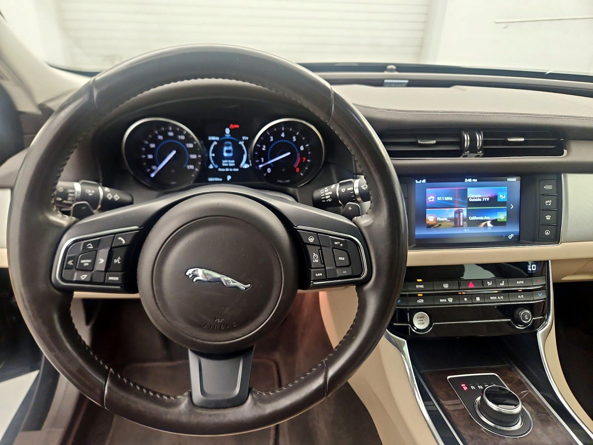 Thumbnail: 2017 Jaguar XF - 8