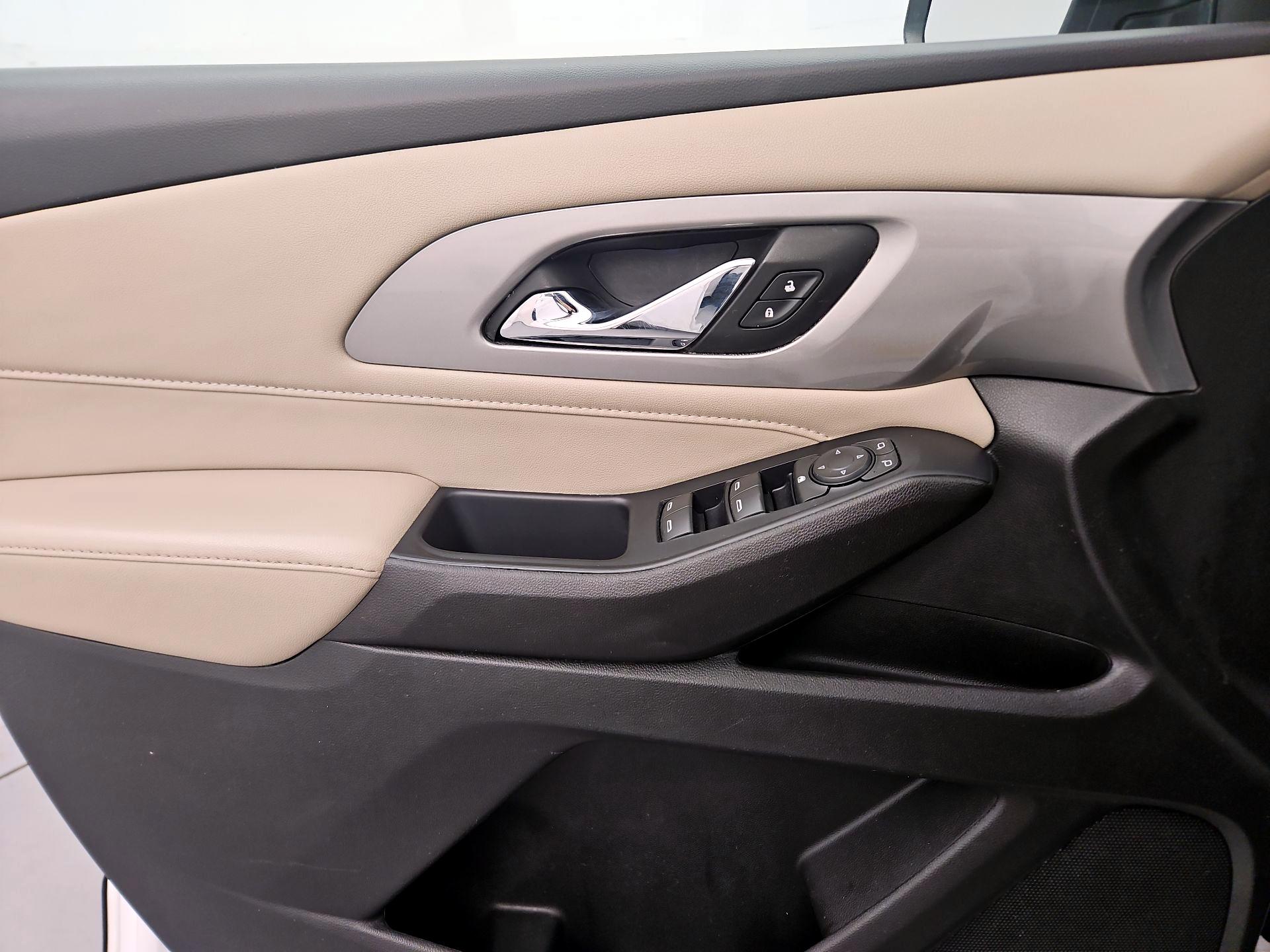 Thumbnail: 2022 Chevrolet Traverse - 10