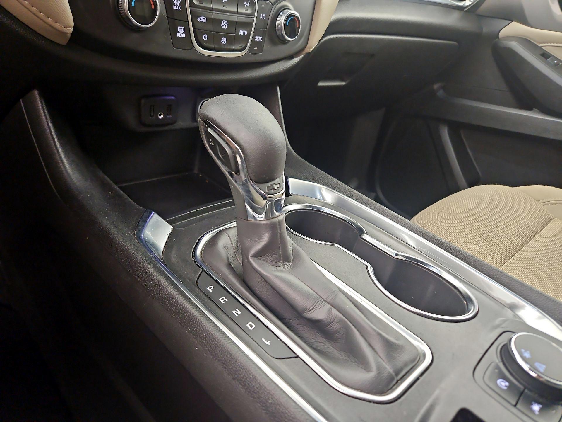 Thumbnail: 2022 Chevrolet Traverse - 15