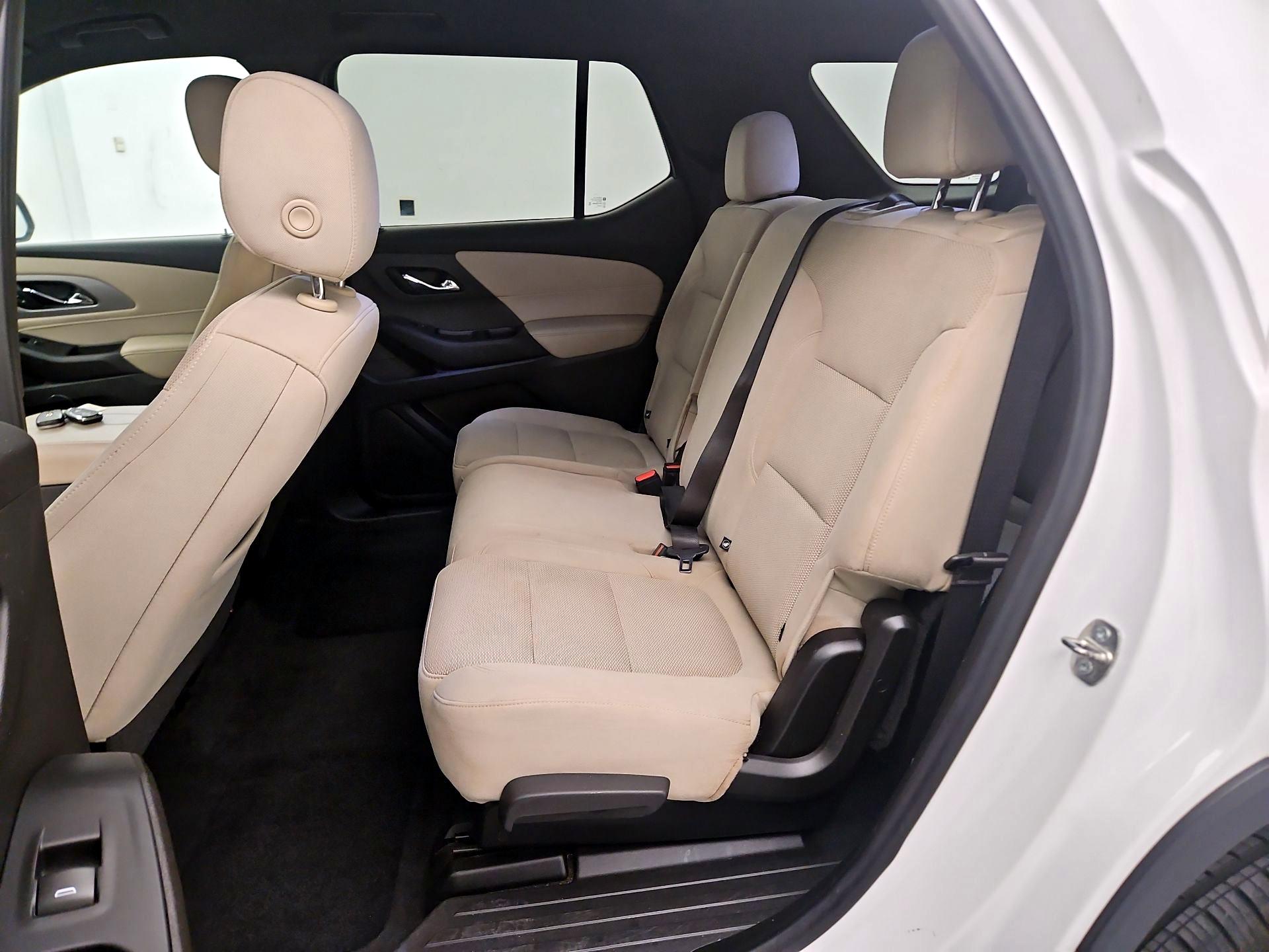 Thumbnail: 2022 Chevrolet Traverse - 16