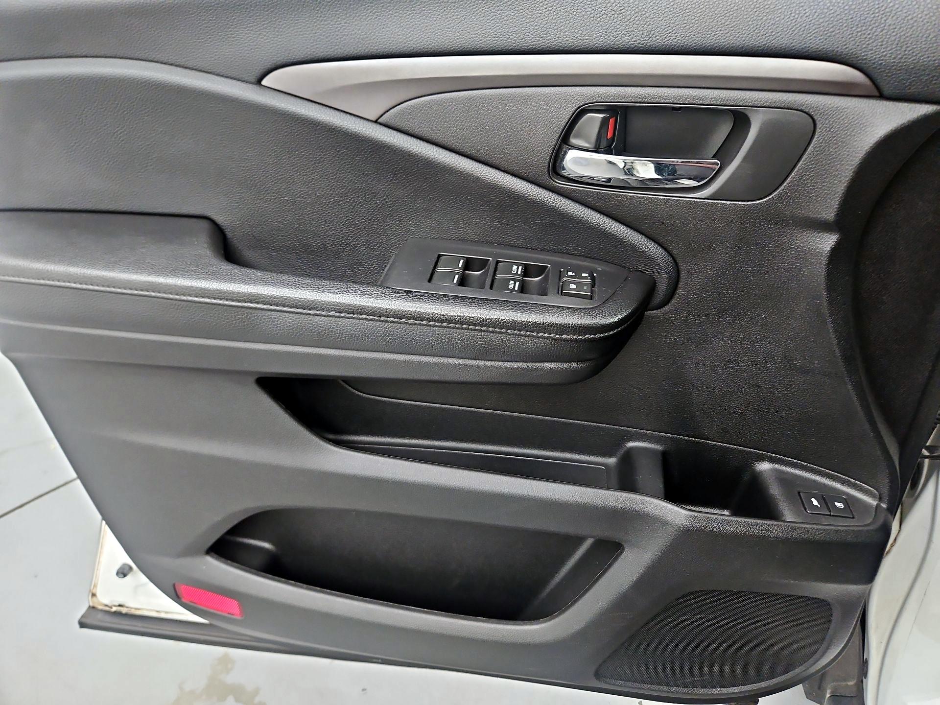 Thumbnail: 2018 Honda Pilot - 12
