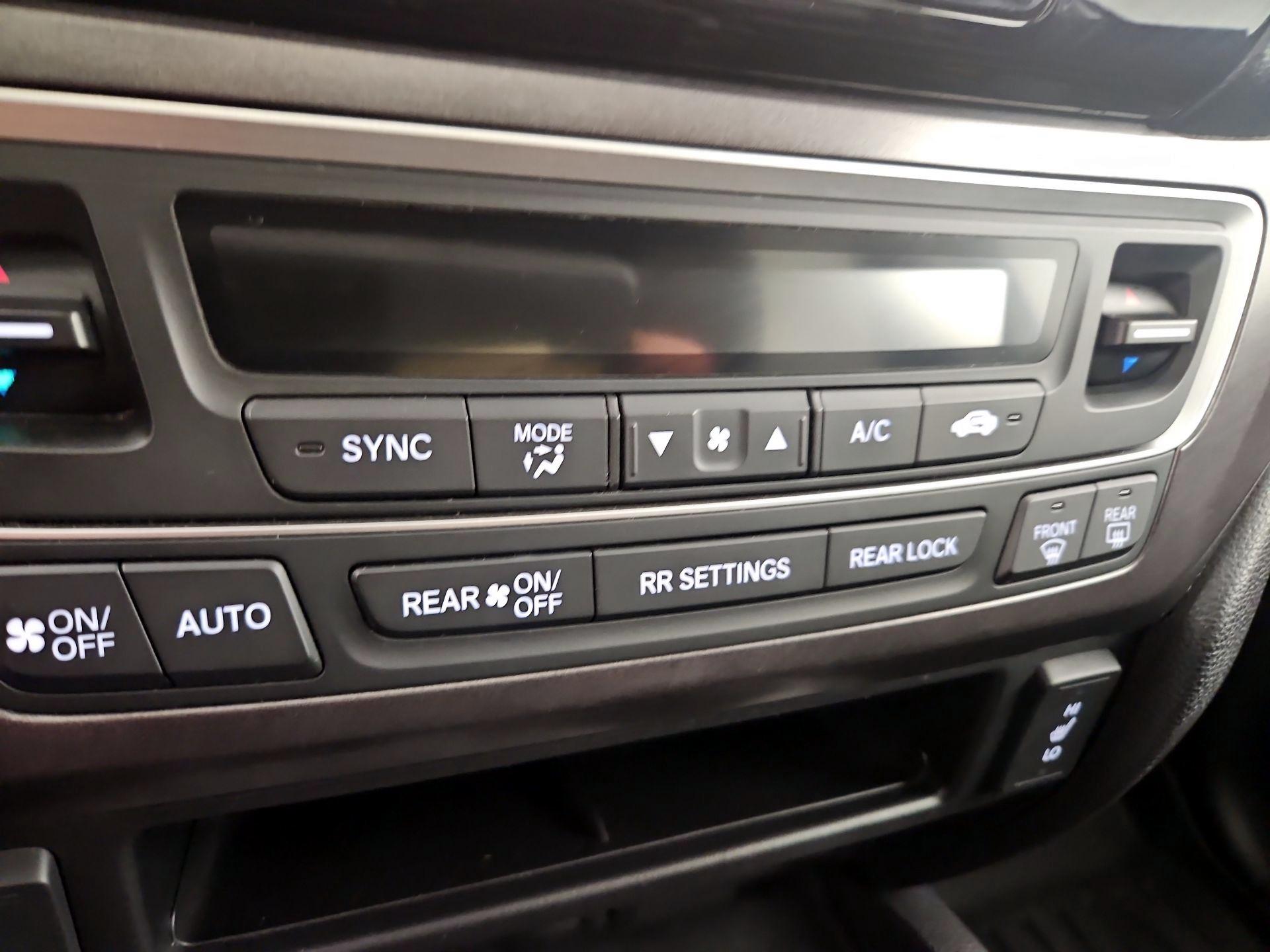 Thumbnail: 2018 Honda Pilot - 16