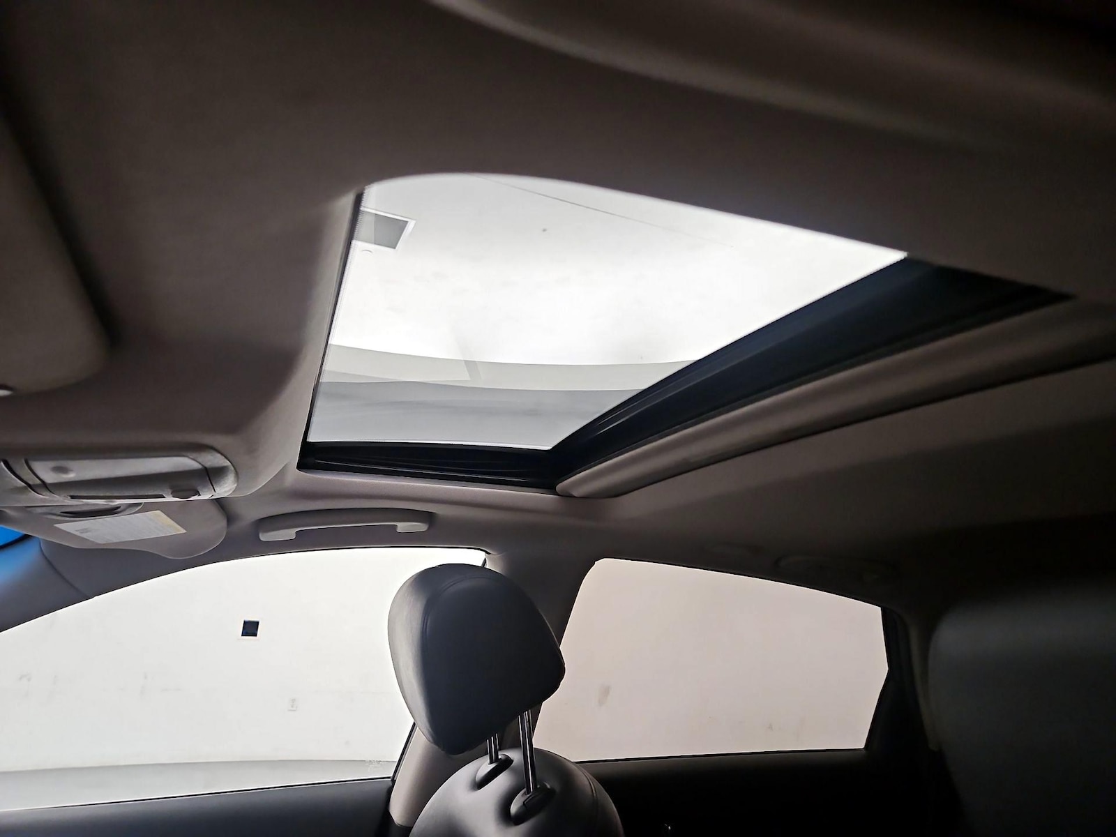 Sunroof(s) & Overhead Airbags