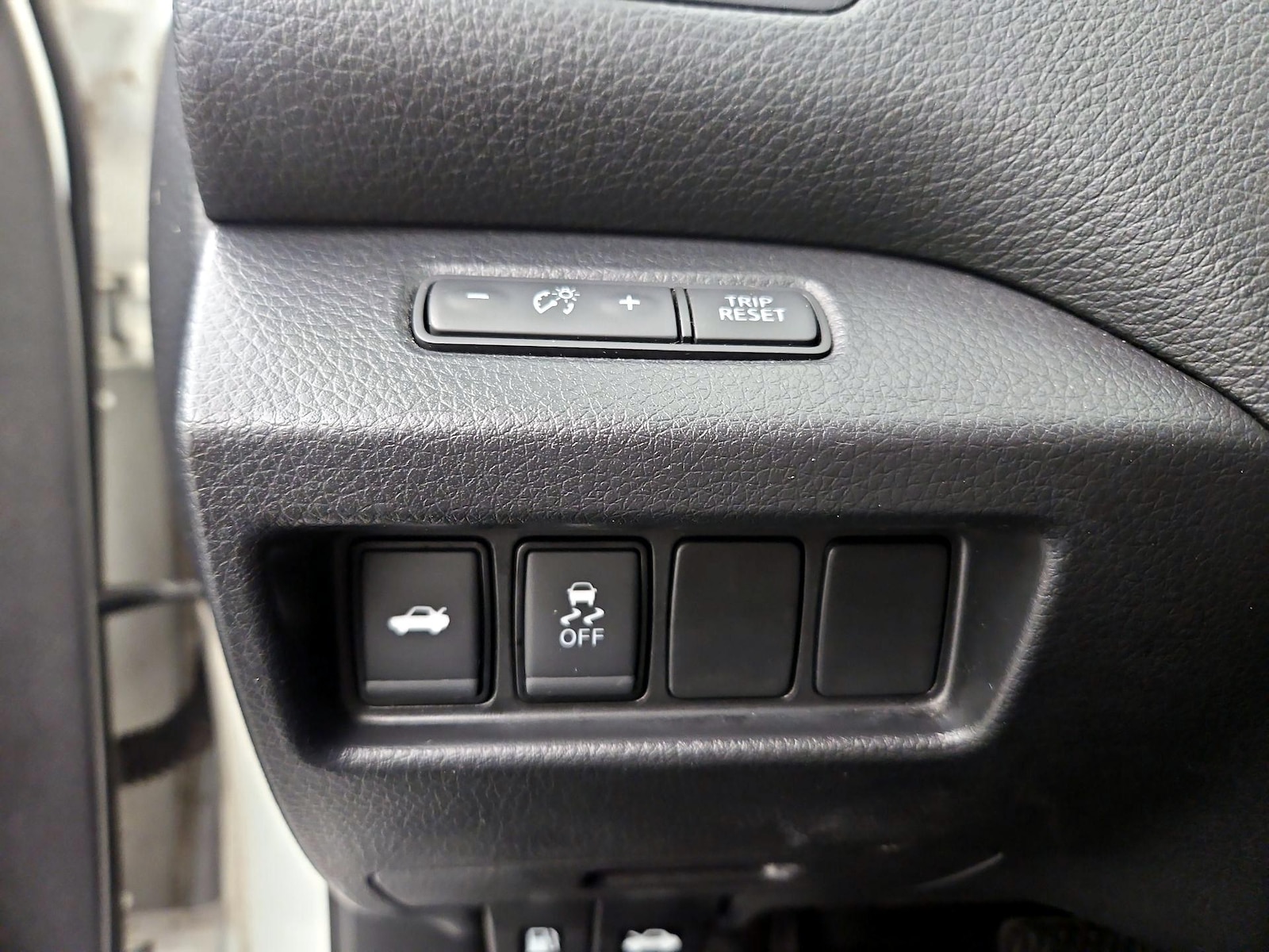 2017 Nissan Altima SR - Photo 12