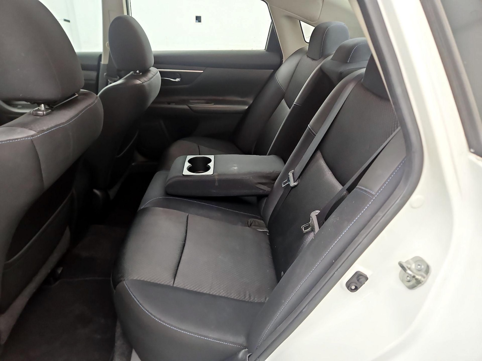 2017 Nissan Altima SR - Photo 18
