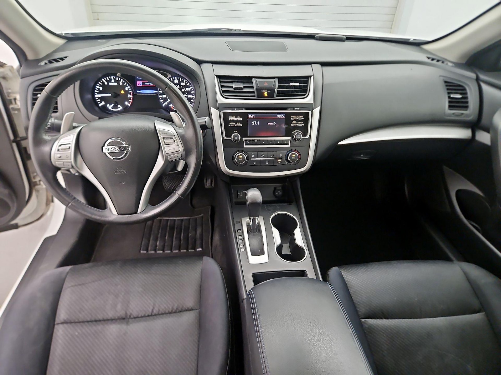 2017 Nissan Altima SR - Photo 8