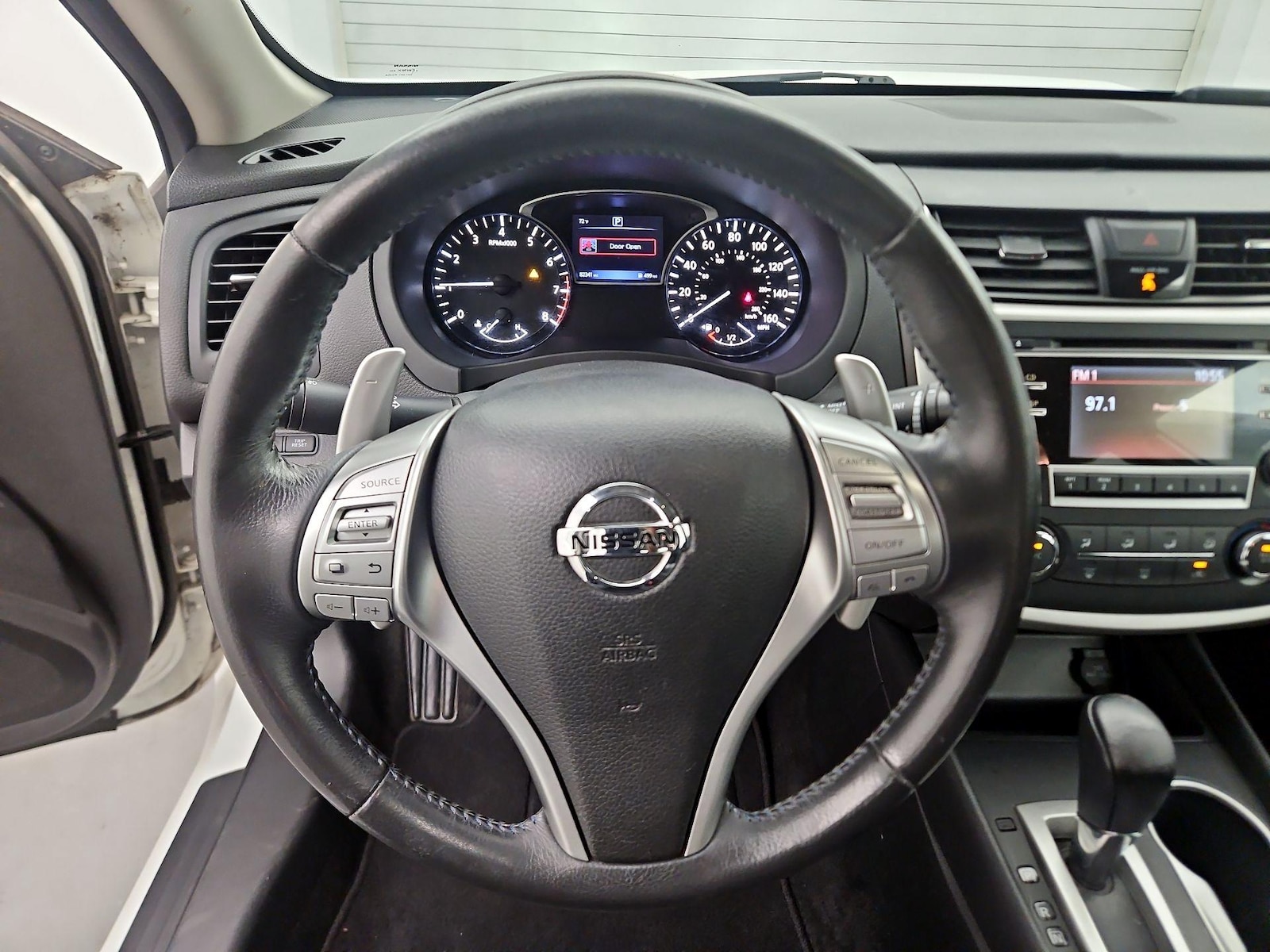 2017 Nissan Altima SR - Photo 9