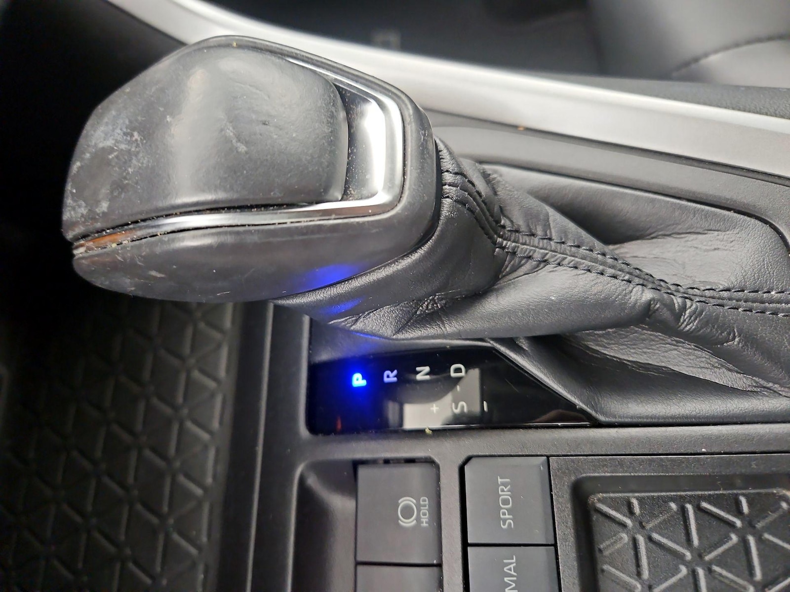 2022 Toyota RAV4 XLE Premium - Photo 18