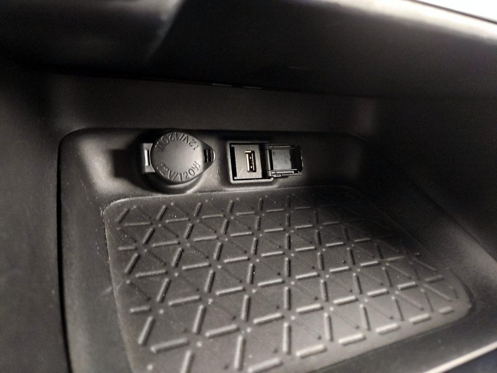 2022 Toyota RAV4 XLE Premium - Photo 19