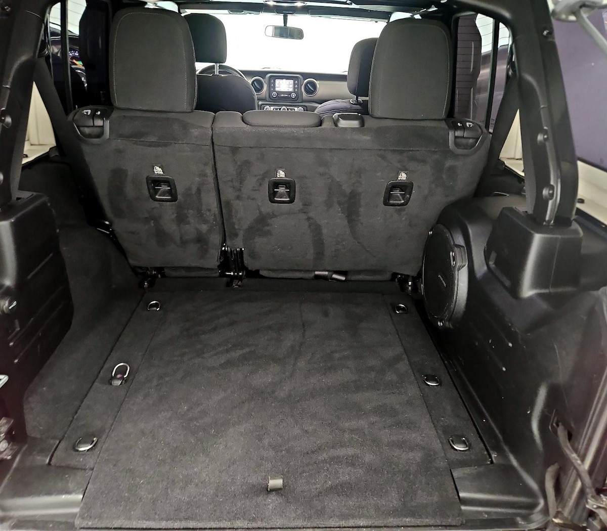 Trunk/Cargo (Seats Up)