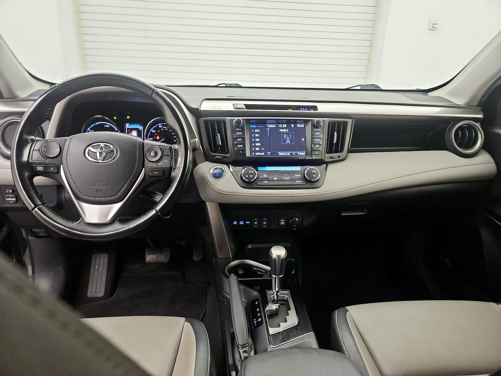 2017 Toyota RAV4 Limited - Photo 10
