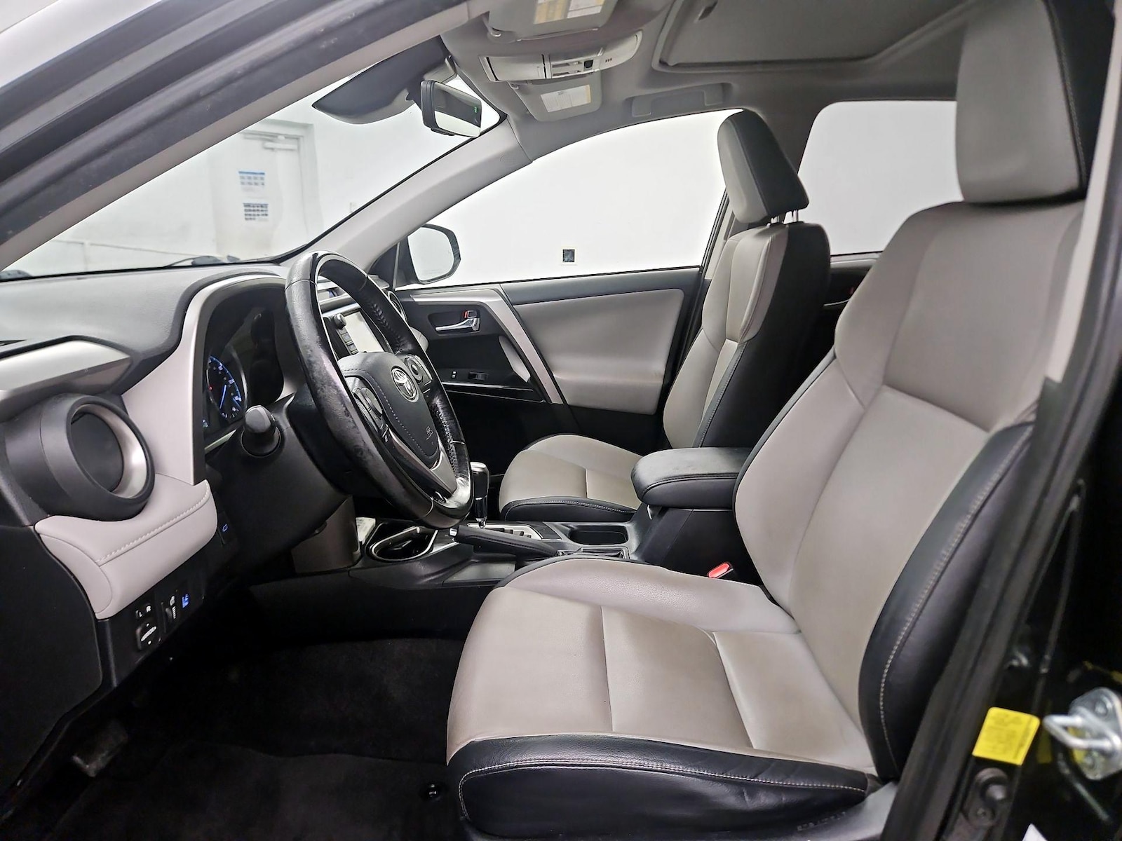 2017 Toyota RAV4 Limited - Photo 12