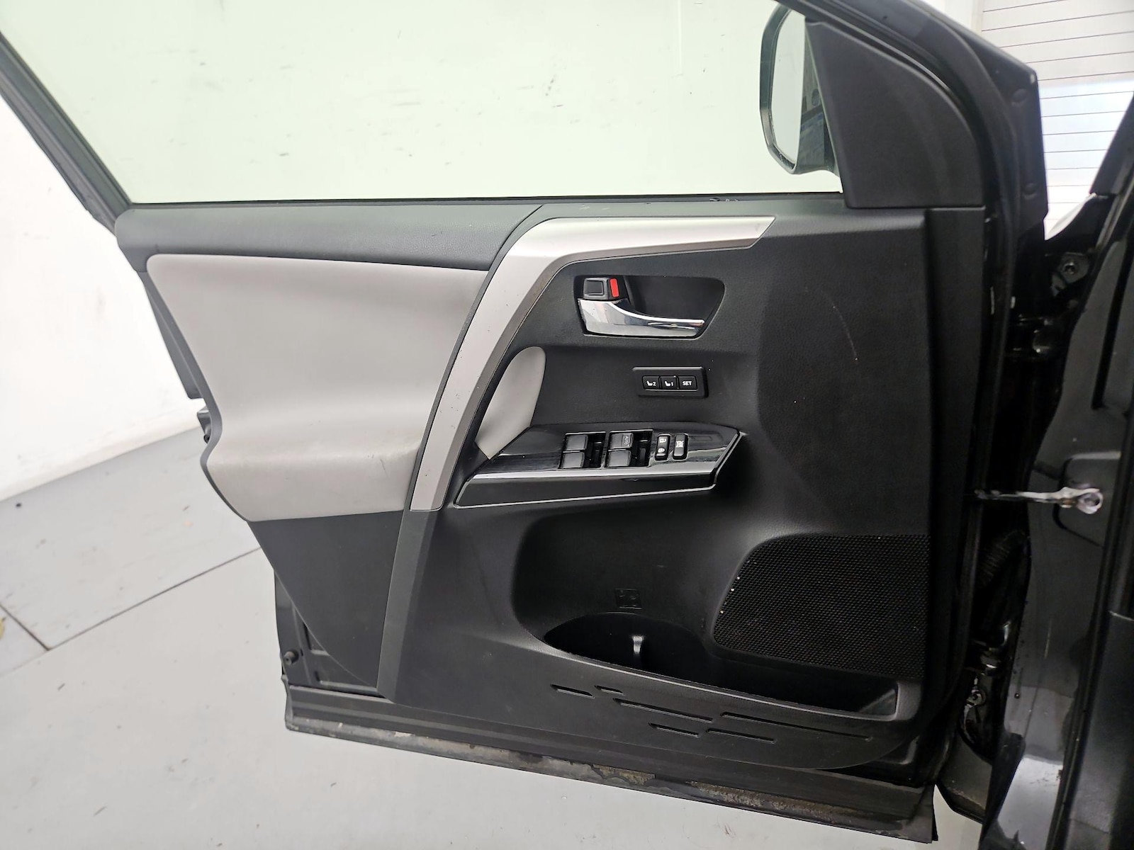 2017 Toyota RAV4 Limited - Photo 13