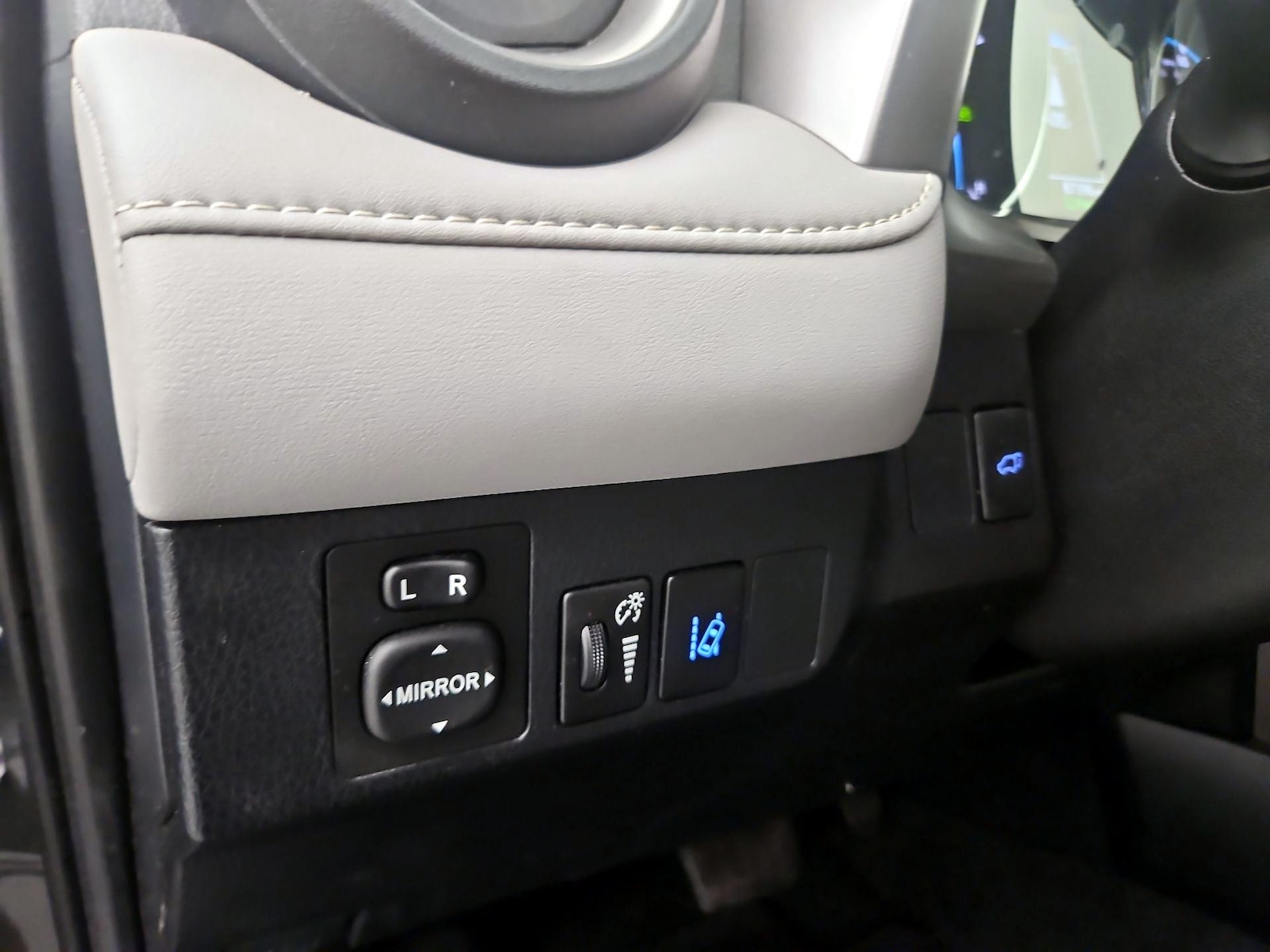 2017 Toyota RAV4 Limited - Photo 14