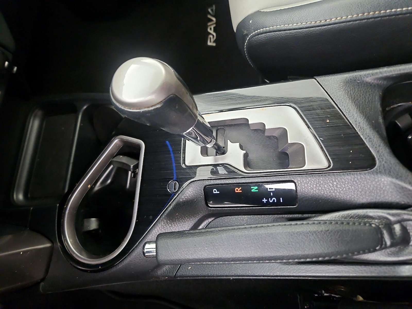2017 Toyota RAV4 Limited - Photo 18